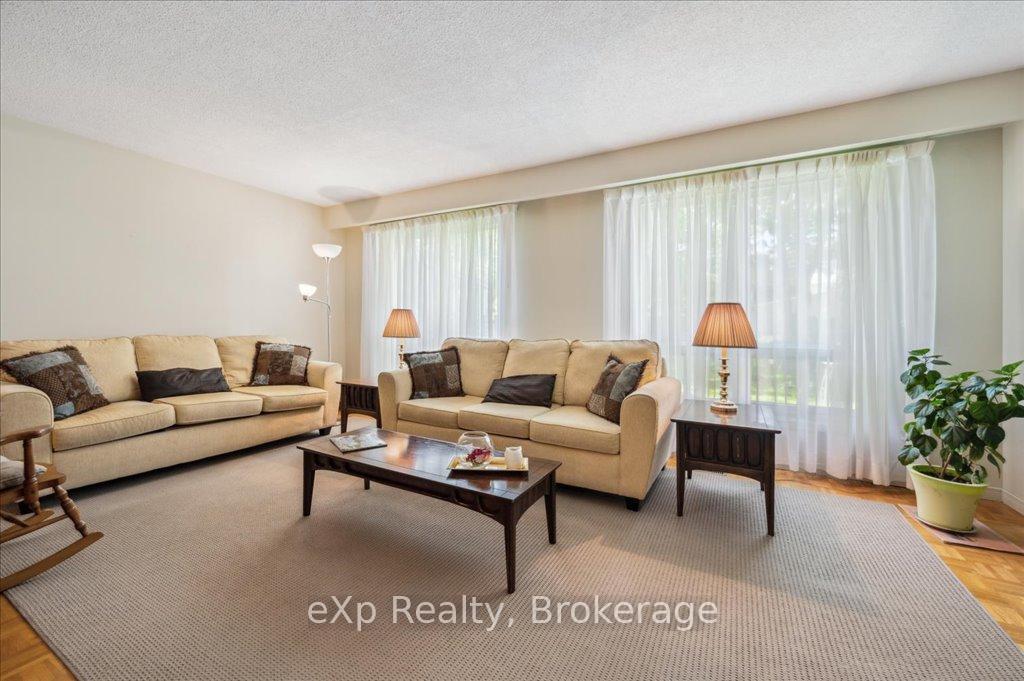 Photo 4 of 133 Ingleside Drive, Kitchener — HOMEH