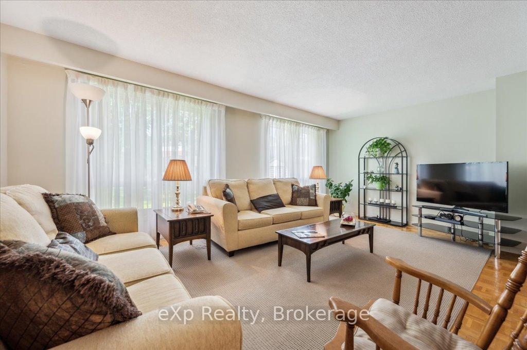 Photo 5 of 133 Ingleside Drive, Kitchener — HOMEH