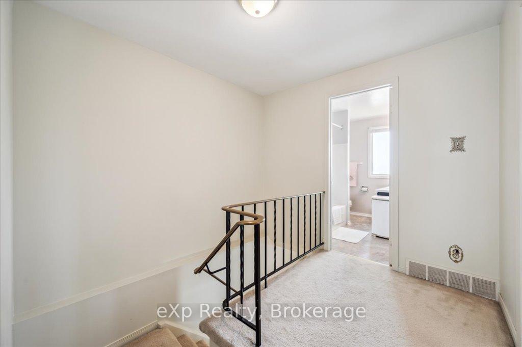 Photo 10 of 133 Ingleside Drive, Kitchener — HOMEH