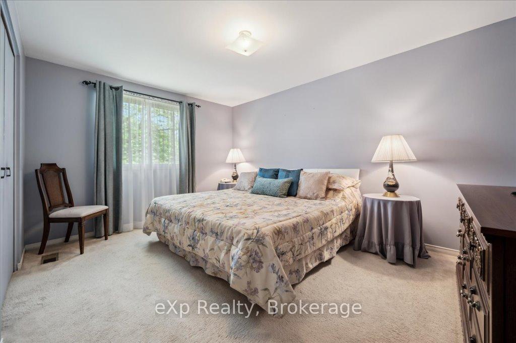 Photo 11 of 133 Ingleside Drive, Kitchener — HOMEH
