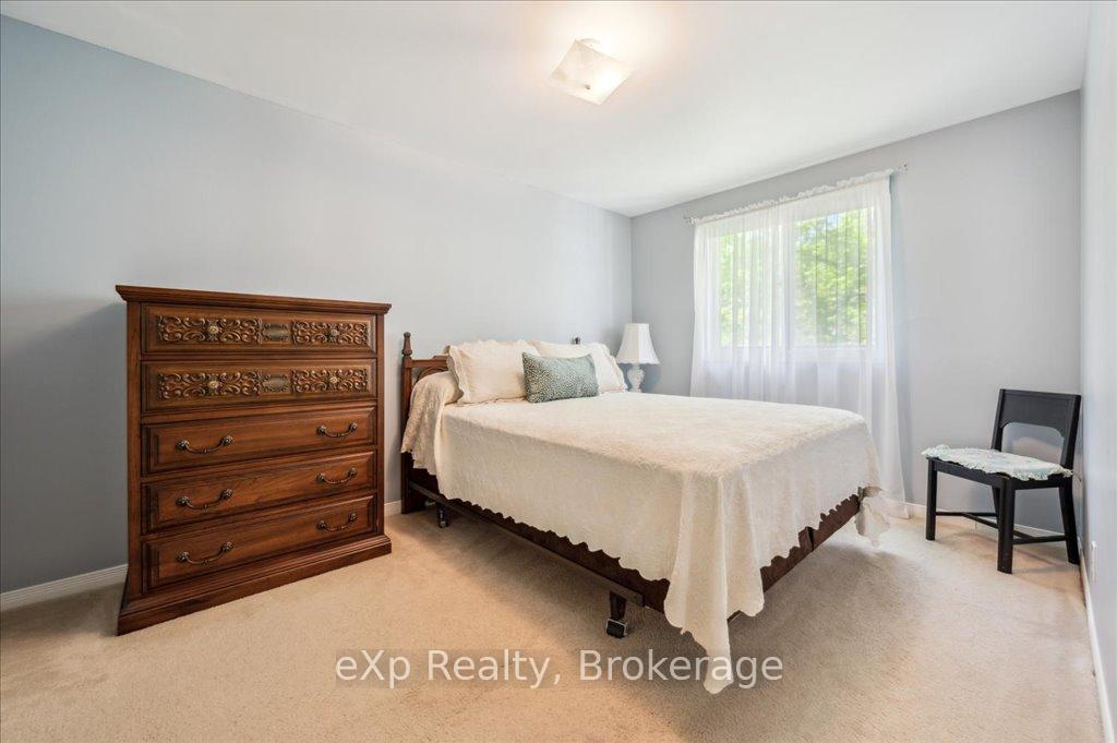 Photo 13 of 133 Ingleside Drive, Kitchener — HOMEH