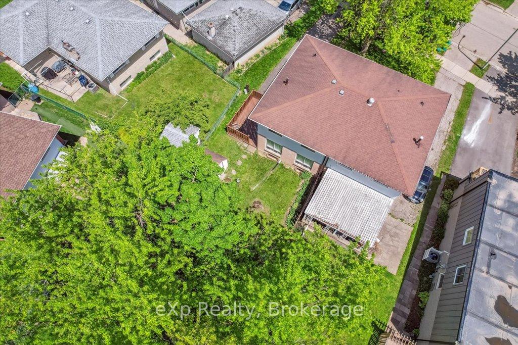 Photo 23 of 133 Ingleside Drive, Kitchener — HOMEH