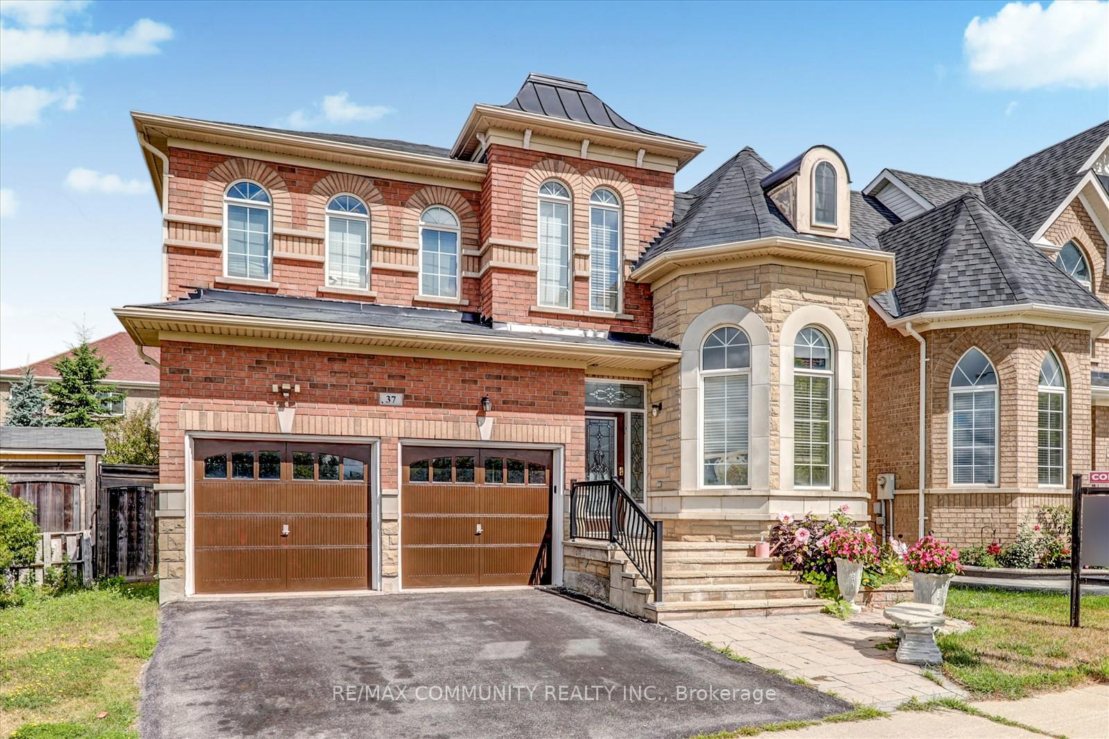 Photo 3 of 37 Condarcuri Crescent, Markham, Box Grove — HOMEH