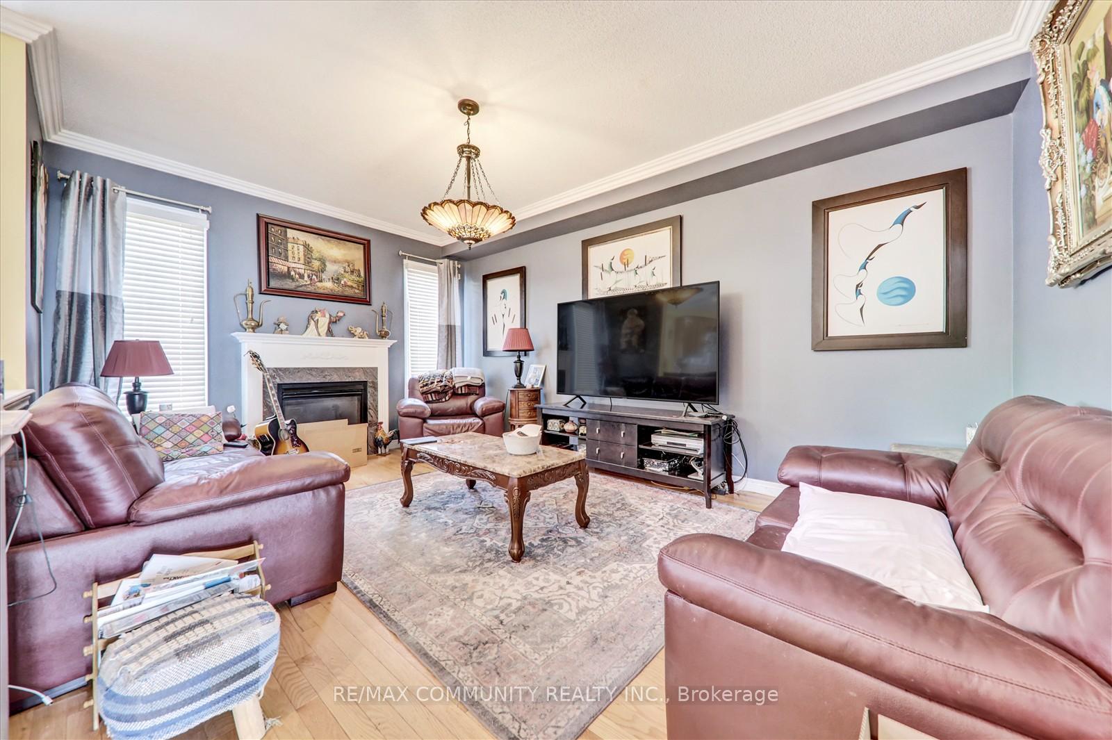 Photo 12 of 37 Condarcuri Crescent, Markham, Box Grove — HOMEH