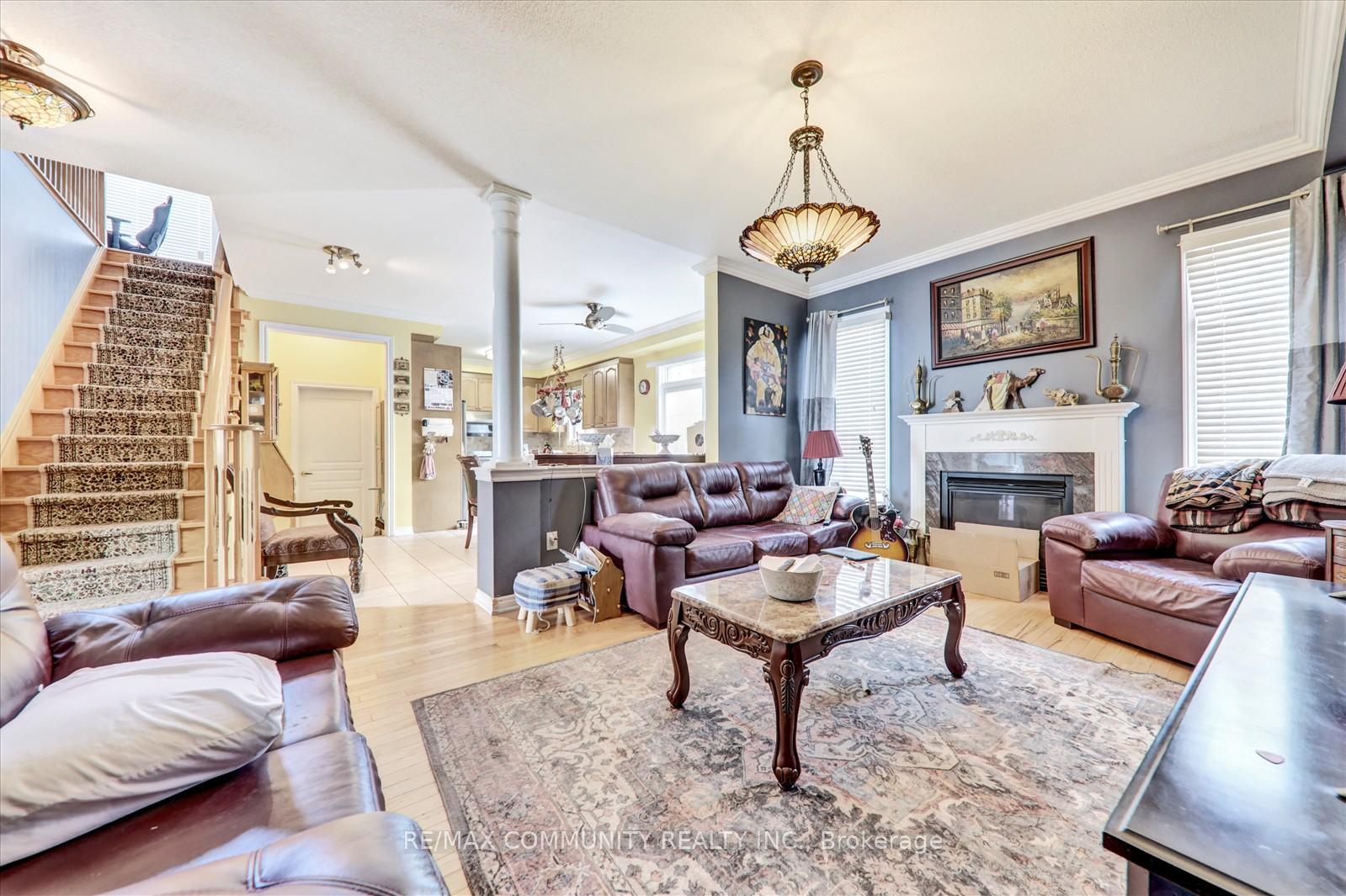 Photo 13 of 37 Condarcuri Crescent, Markham, Box Grove — HOMEH