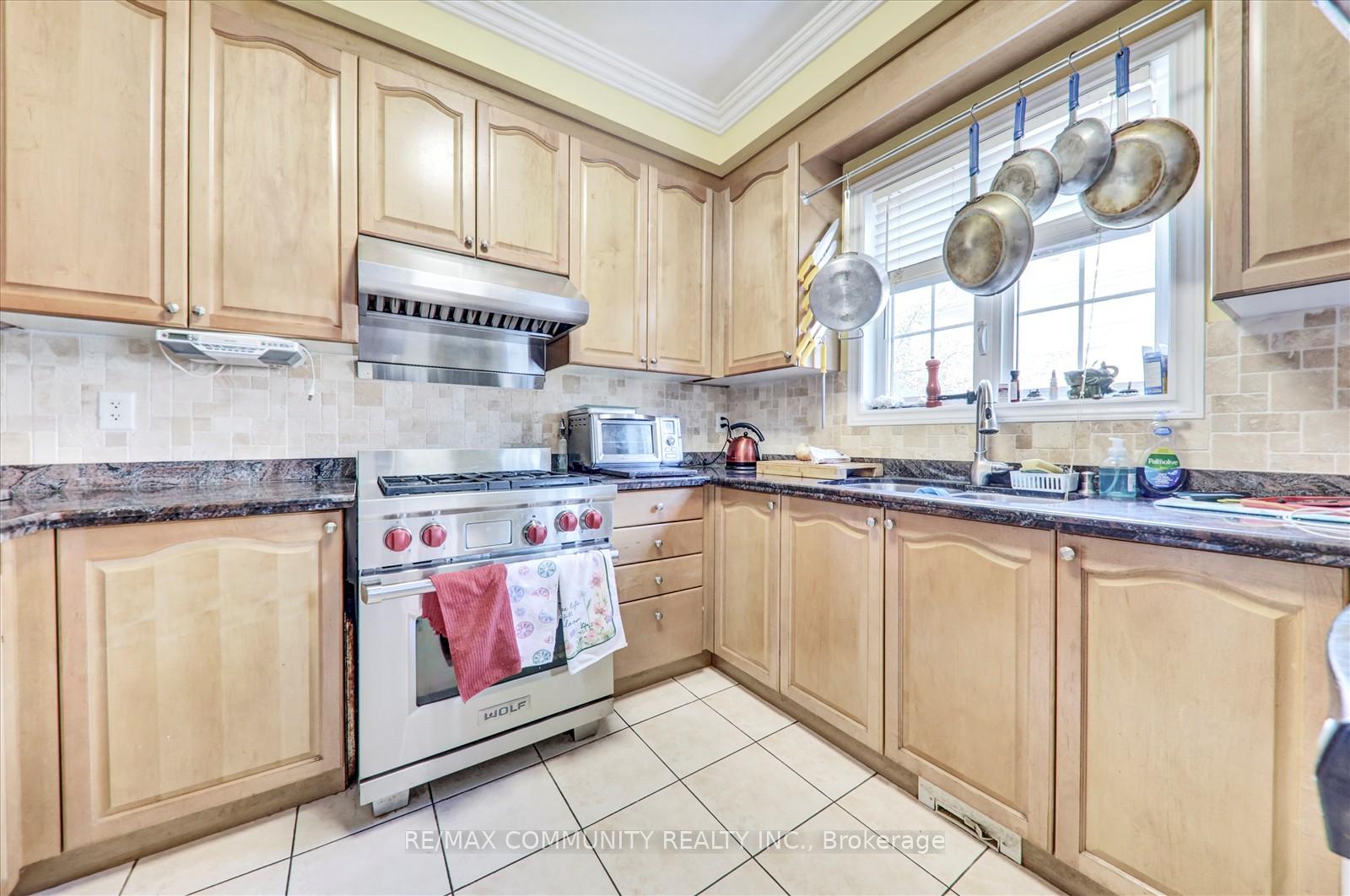 Photo 18 of 37 Condarcuri Crescent, Markham, Box Grove — HOMEH