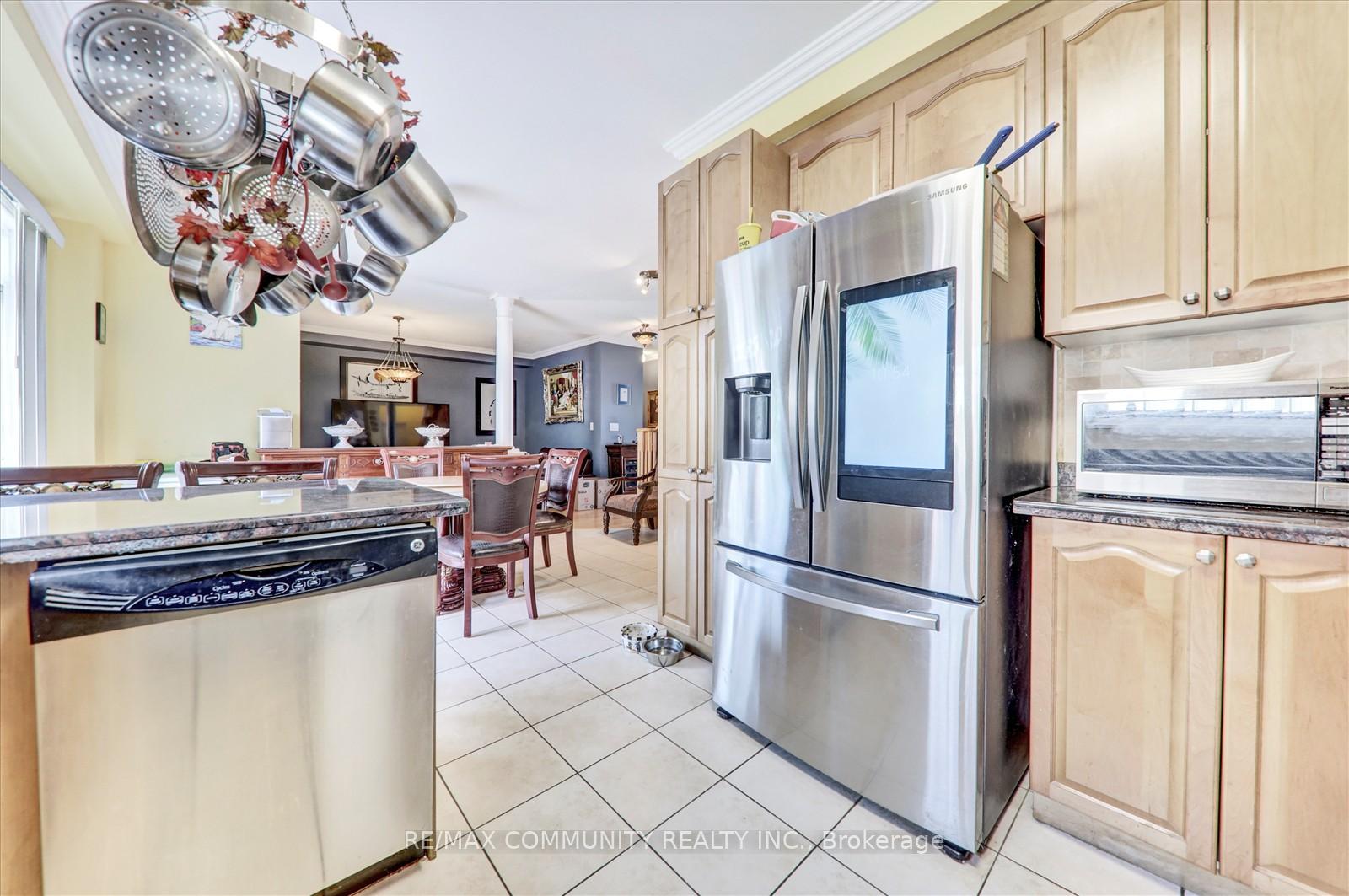 Photo 19 of 37 Condarcuri Crescent, Markham, Box Grove — HOMEH