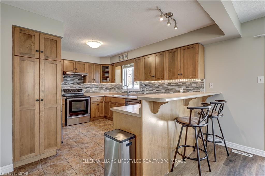 Photo 13 of 9961 Oxbow Drive, Middlesex Centre, Komoka — HOMEH