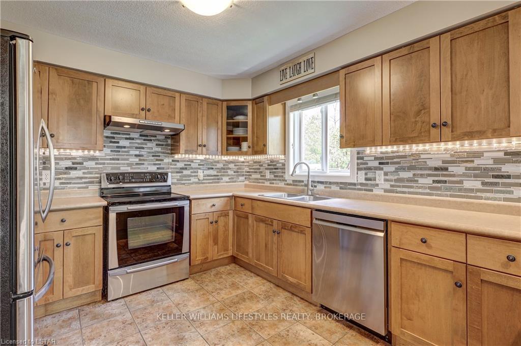 Photo 15 of 9961 Oxbow Drive, Middlesex Centre, Komoka — HOMEH