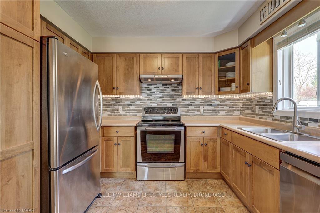Photo 16 of 9961 Oxbow Drive, Middlesex Centre, Komoka — HOMEH