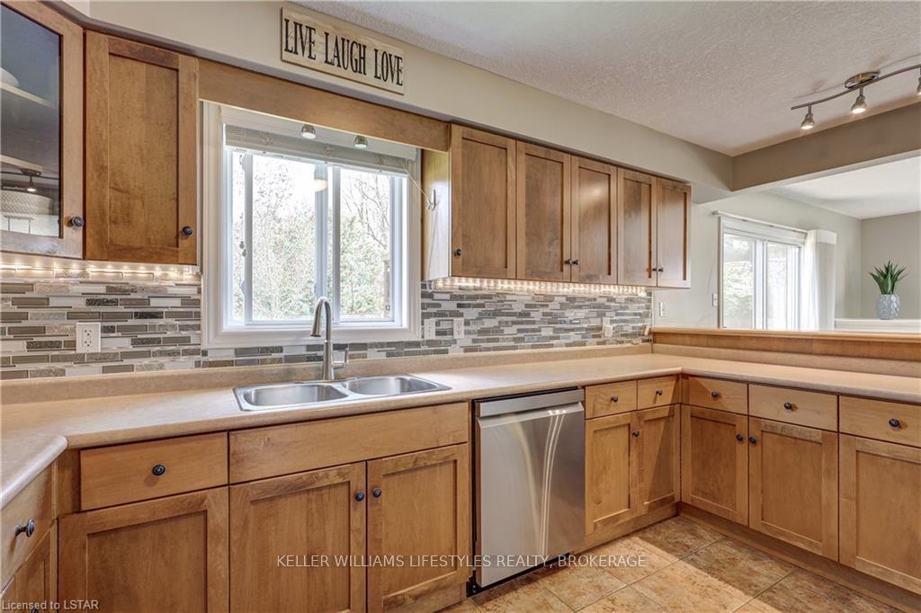 Photo 17 of 9961 Oxbow Drive, Middlesex Centre, Komoka — HOMEH