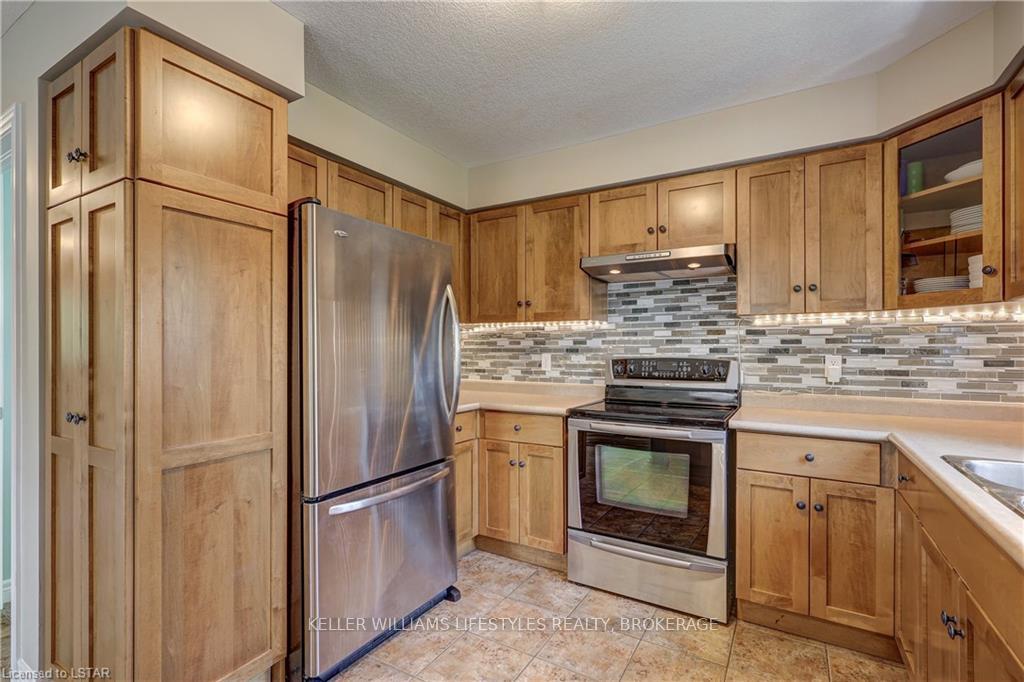 Photo 18 of 9961 Oxbow Drive, Middlesex Centre, Komoka — HOMEH