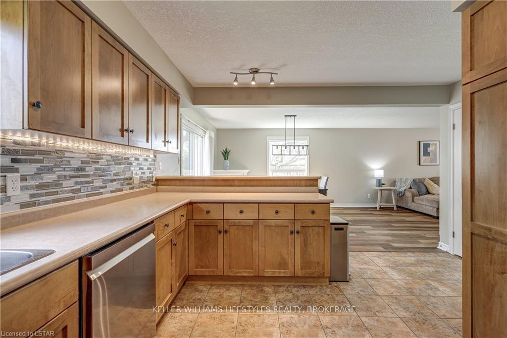 Photo 19 of 9961 Oxbow Drive, Middlesex Centre, Komoka — HOMEH