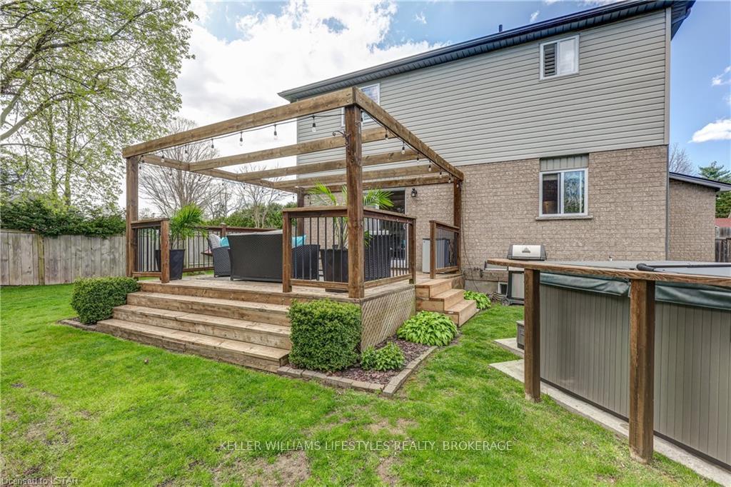 Photo 40 of 9961 Oxbow Drive, Middlesex Centre, Komoka — HOMEH