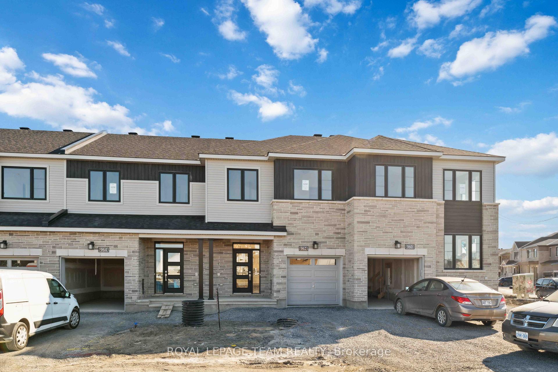 Photo 2 of 962 Locomotion Lane, Ottawa, Kanata - Emerald Meadows/Trailwest — HOMEH
