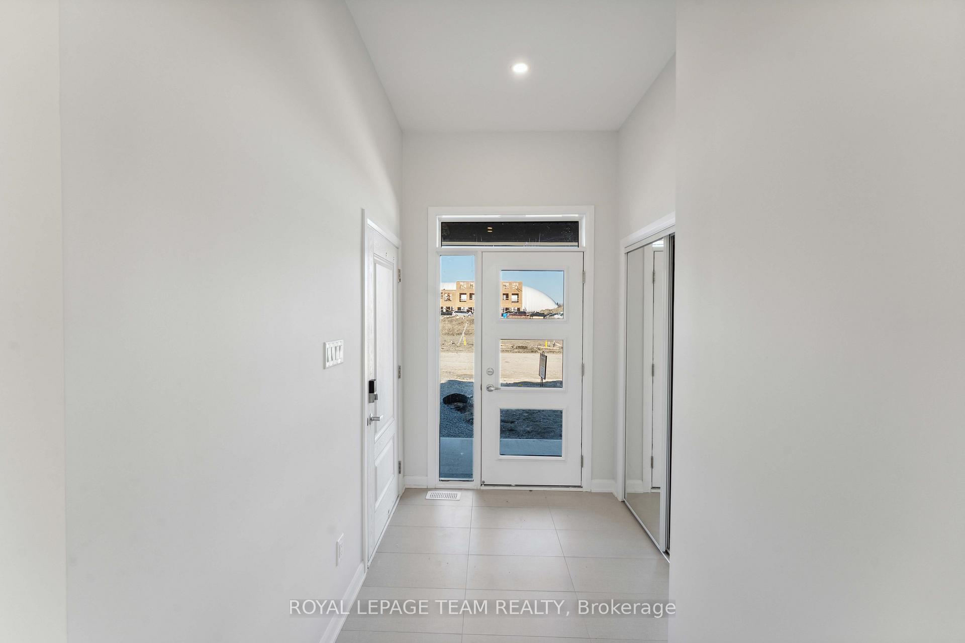 Photo 3 of 962 Locomotion Lane, Ottawa, Kanata - Emerald Meadows/Trailwest — HOMEH