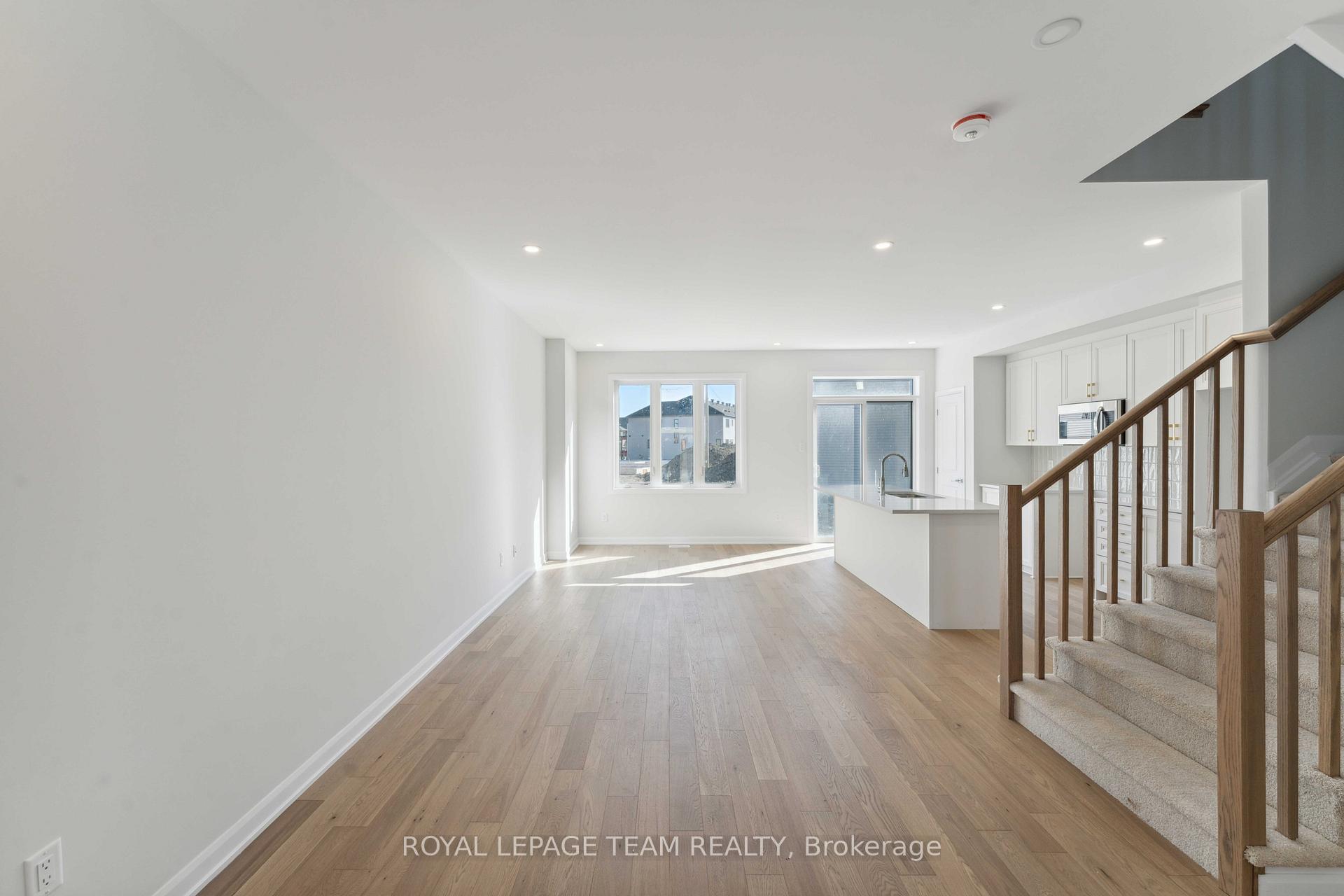 Photo 4 of 962 Locomotion Lane, Ottawa, Kanata - Emerald Meadows/Trailwest — HOMEH
