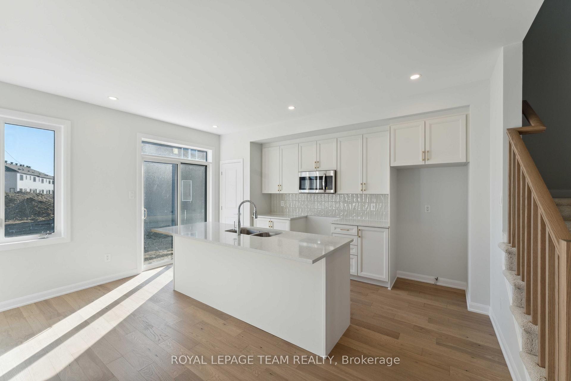 Photo 5 of 962 Locomotion Lane, Ottawa, Kanata - Emerald Meadows/Trailwest — HOMEH