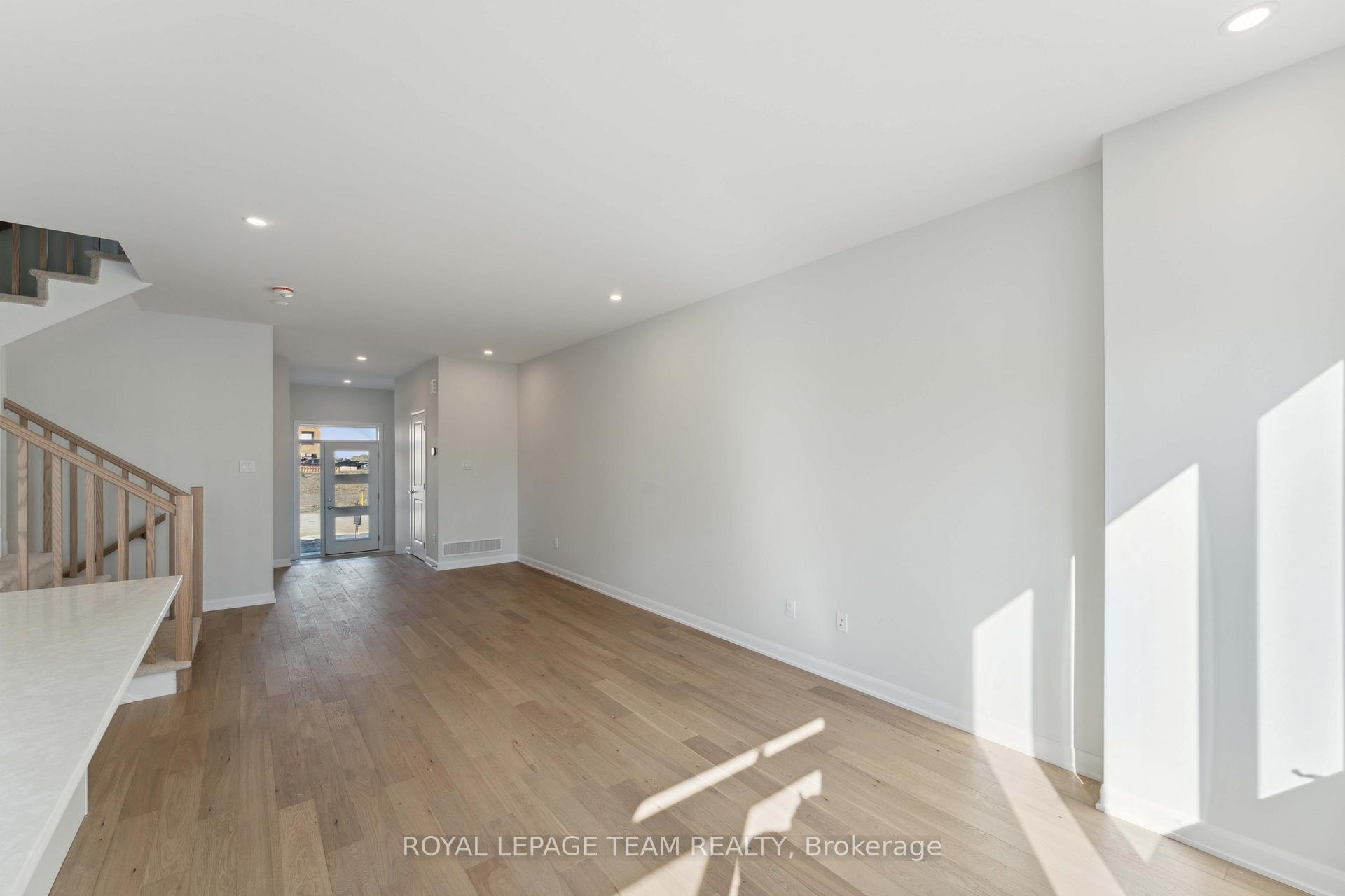 Photo 7 of 962 Locomotion Lane, Ottawa, Kanata - Emerald Meadows/Trailwest — HOMEH