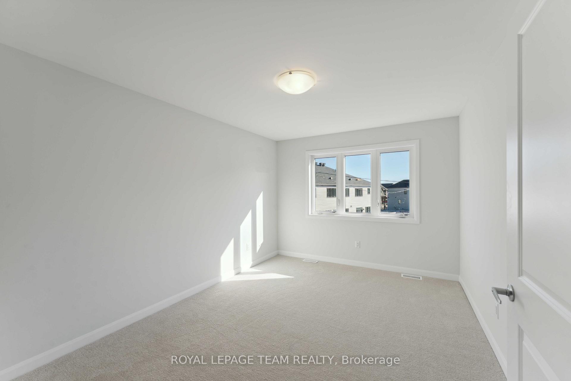 Photo 12 of 962 Locomotion Lane, Ottawa, Kanata - Emerald Meadows/Trailwest — HOMEH