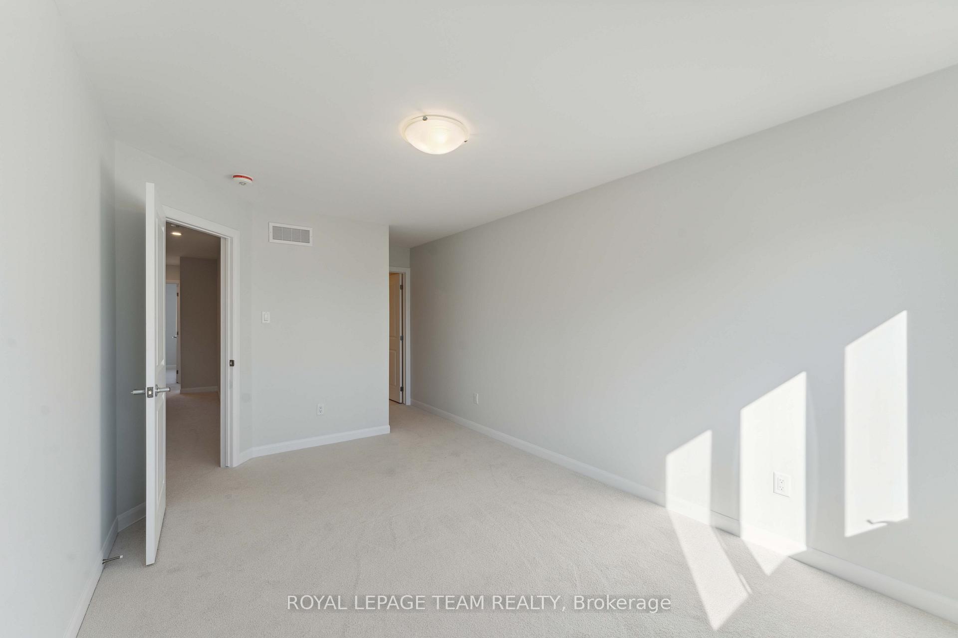 Photo 13 of 962 Locomotion Lane, Ottawa, Kanata - Emerald Meadows/Trailwest — HOMEH
