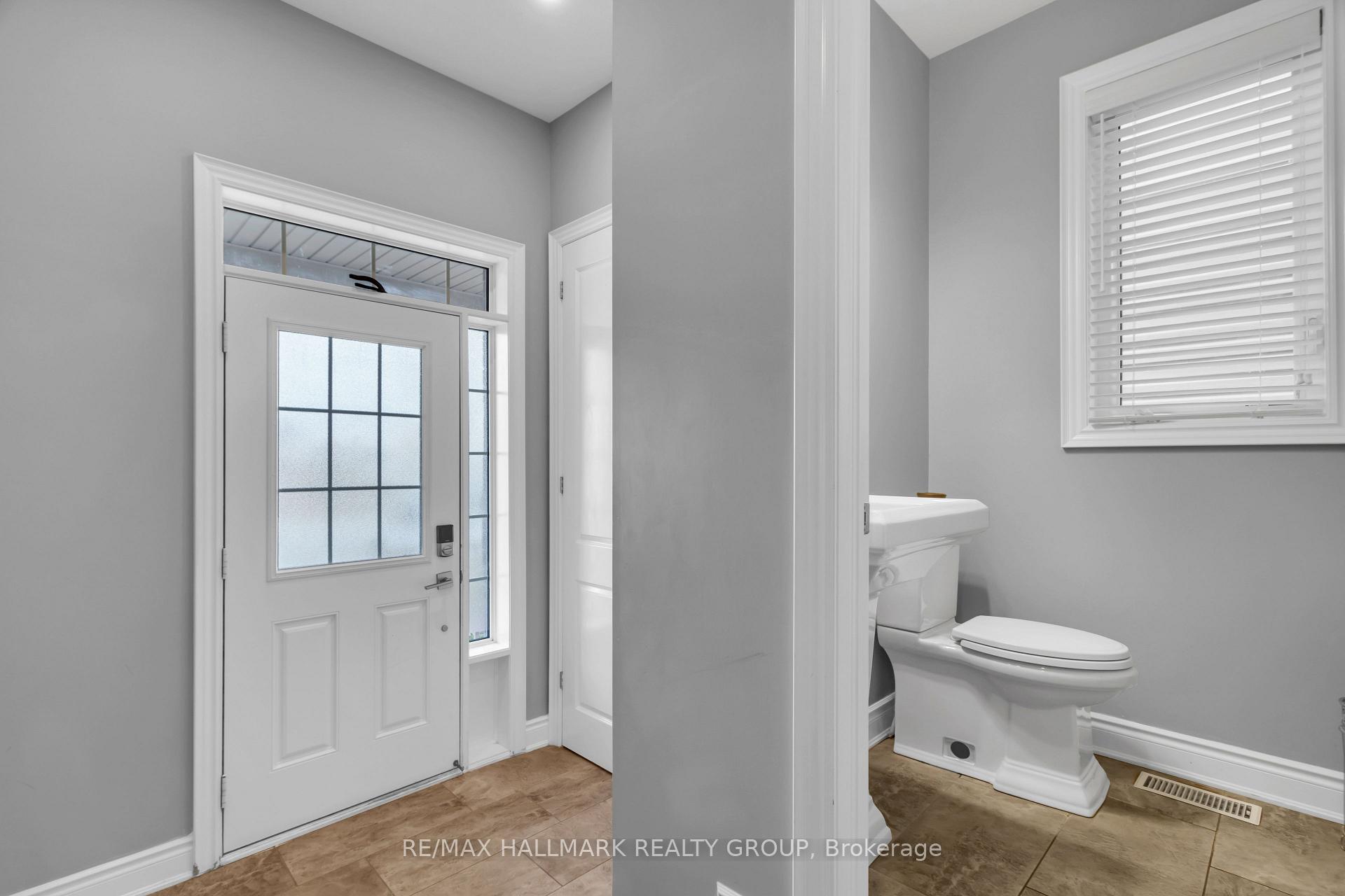 Photo 4 of 634 Silver Spruce Way, Ottawa, Kanata - Emerald Meadows/Trailwest — HOMEH