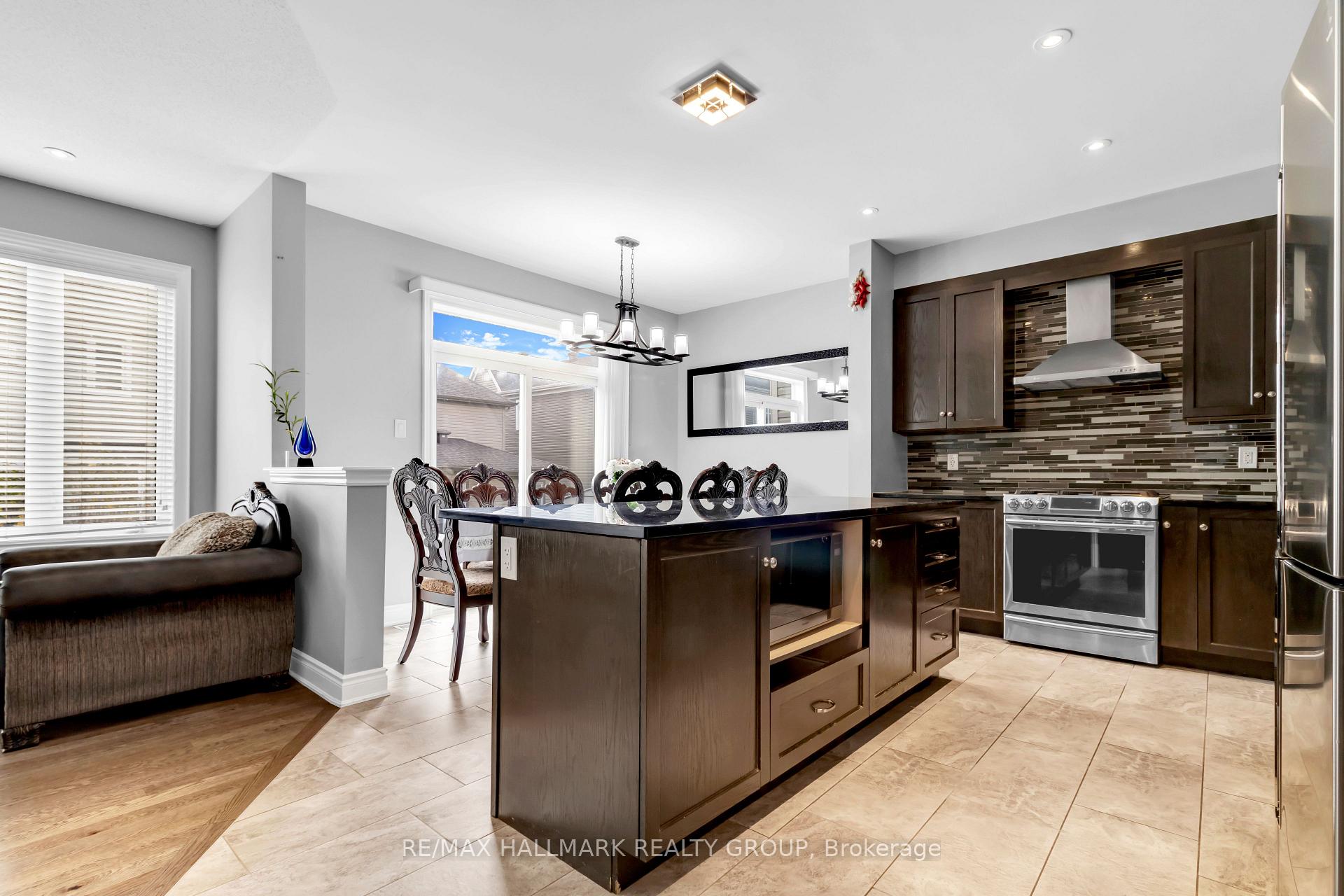 Photo 9 of 634 Silver Spruce Way, Ottawa, Kanata - Emerald Meadows/Trailwest — HOMEH