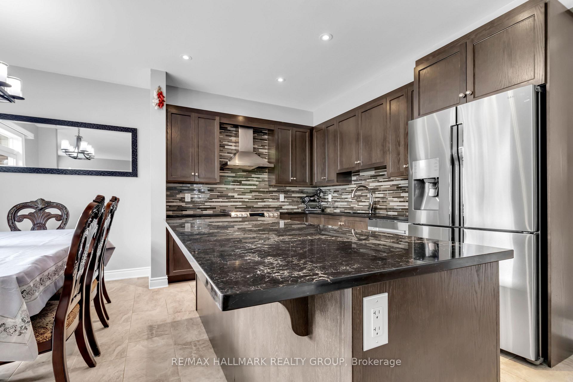 Photo 10 of 634 Silver Spruce Way, Ottawa, Kanata - Emerald Meadows/Trailwest — HOMEH