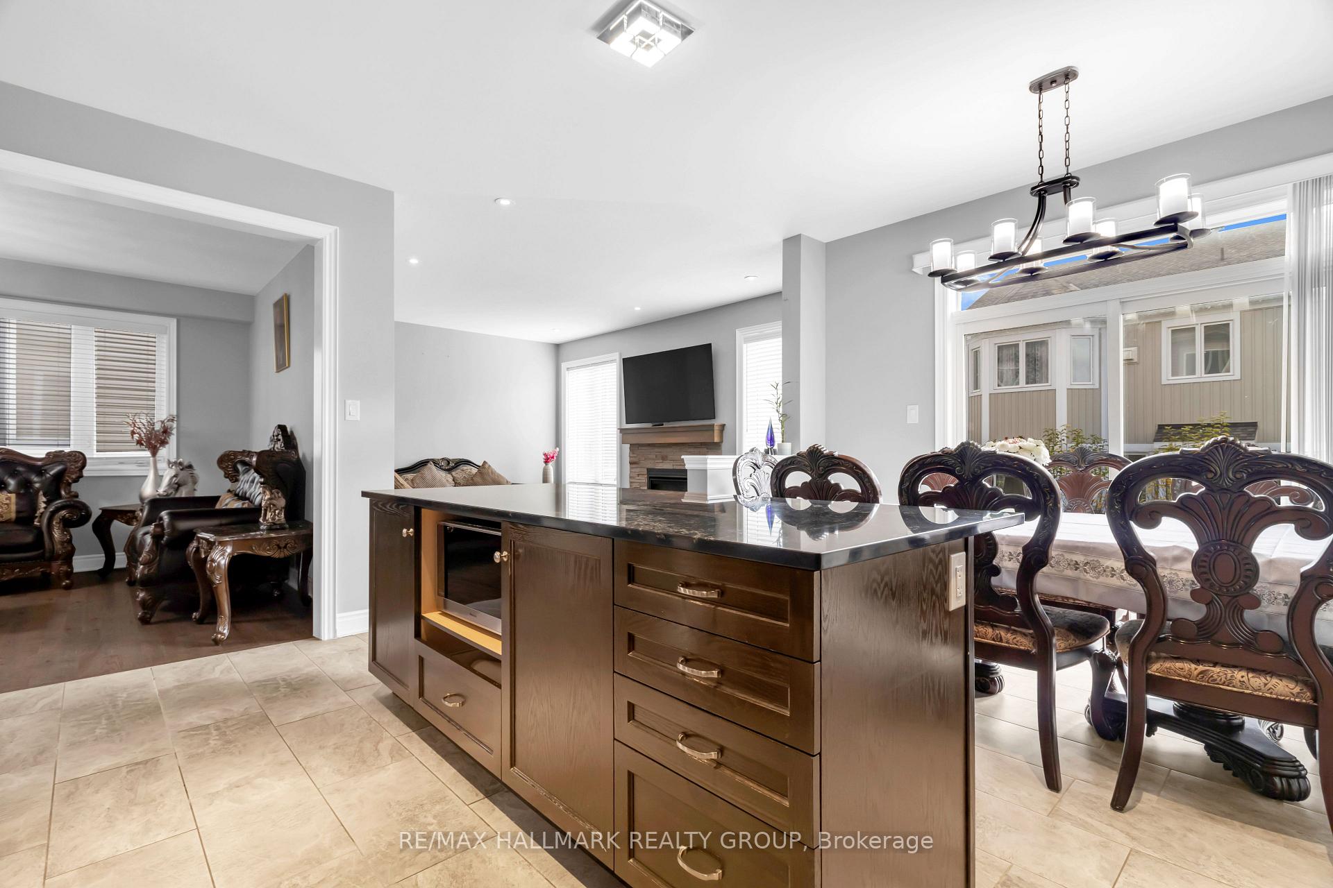 Photo 11 of 634 Silver Spruce Way, Ottawa, Kanata - Emerald Meadows/Trailwest — HOMEH
