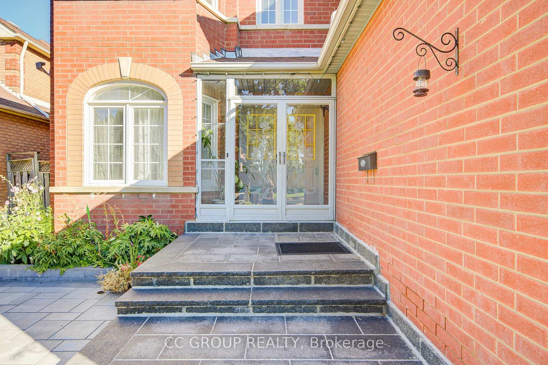 Photo 3 of 133 Joycedale Street, Markham, Middlefield — HOMEH