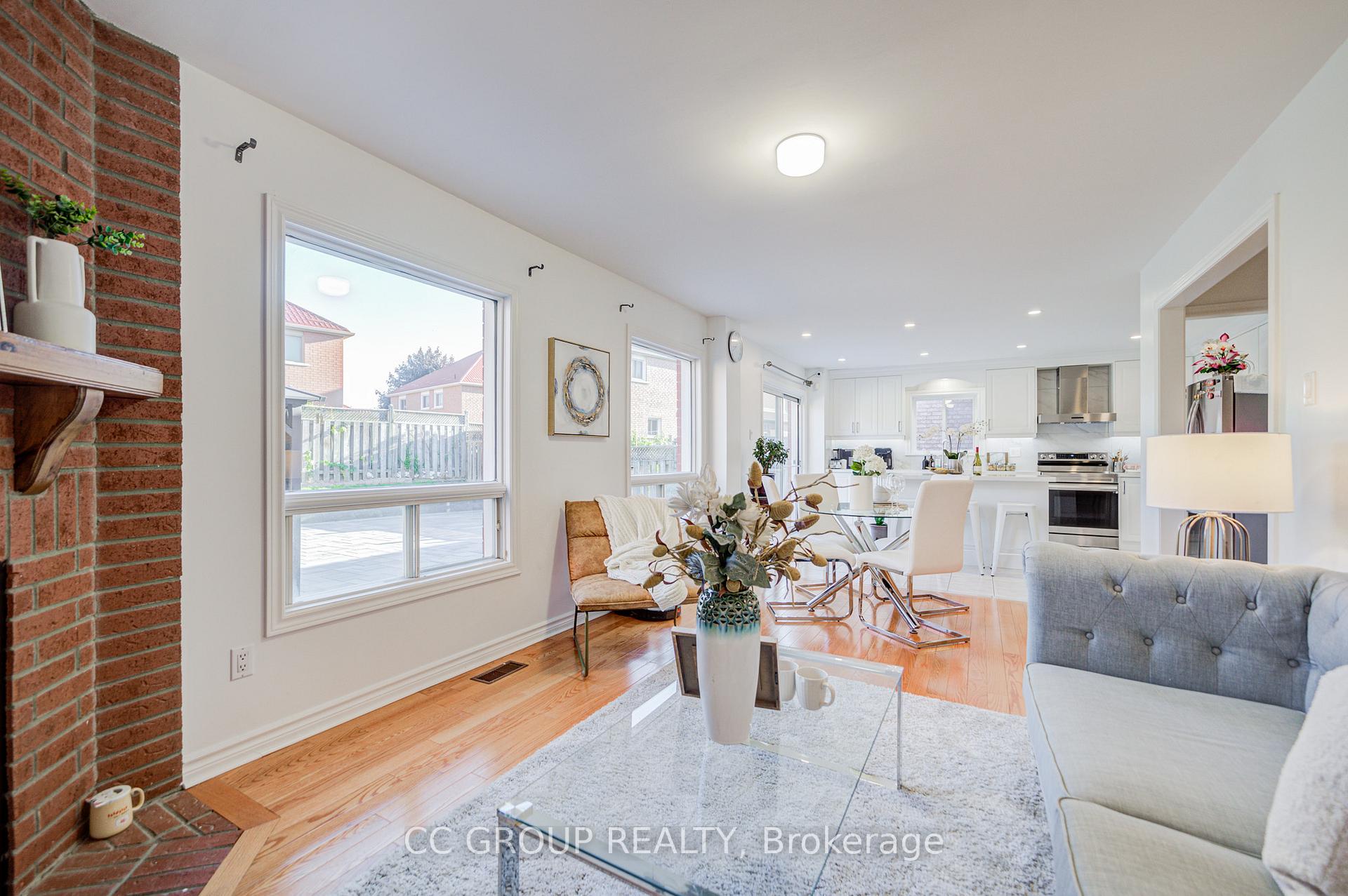 Photo 12 of 133 Joycedale Street, Markham, Middlefield — HOMEH