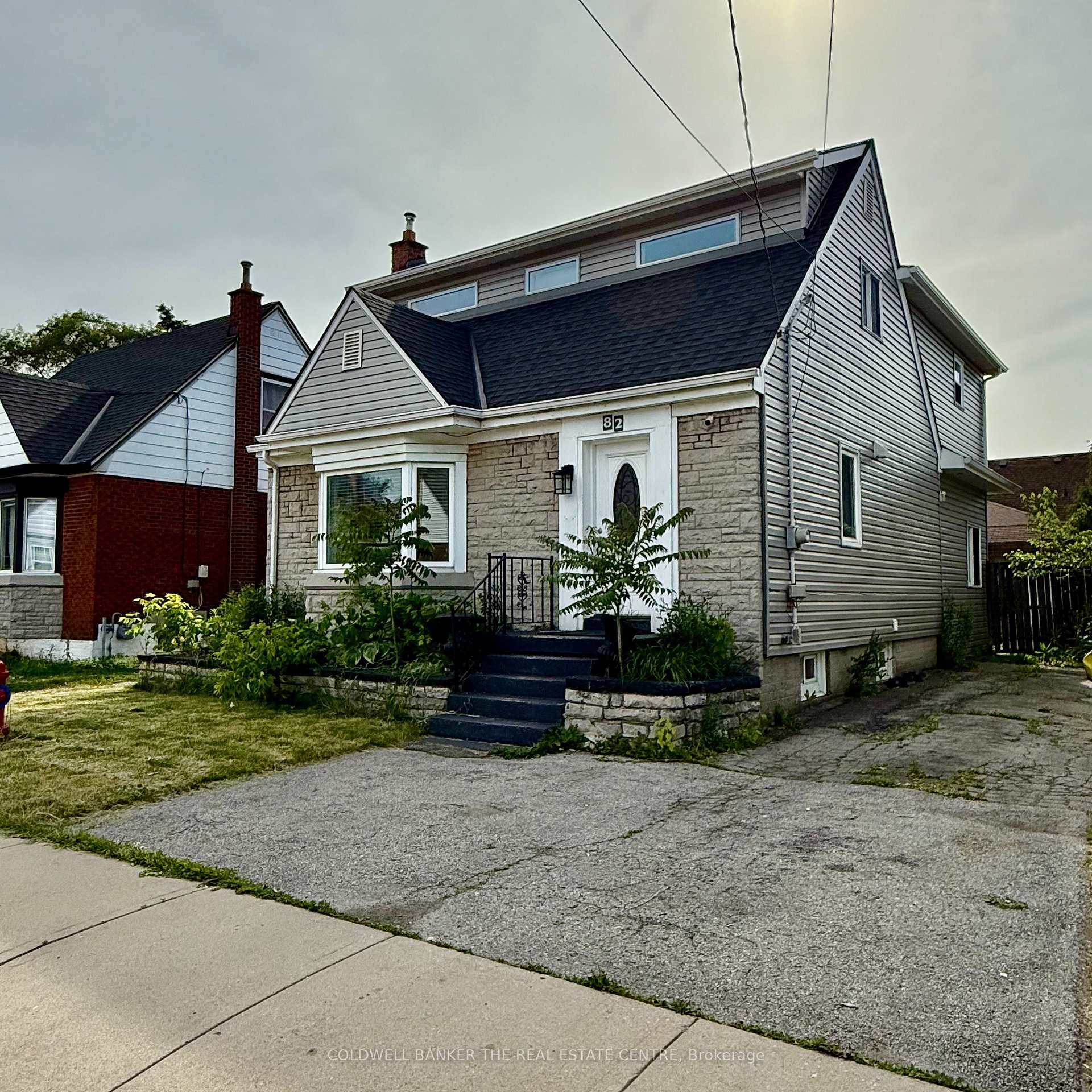 Photo 2 of 82 East 12th Street, Hamilton, Inch Park — HOMEH