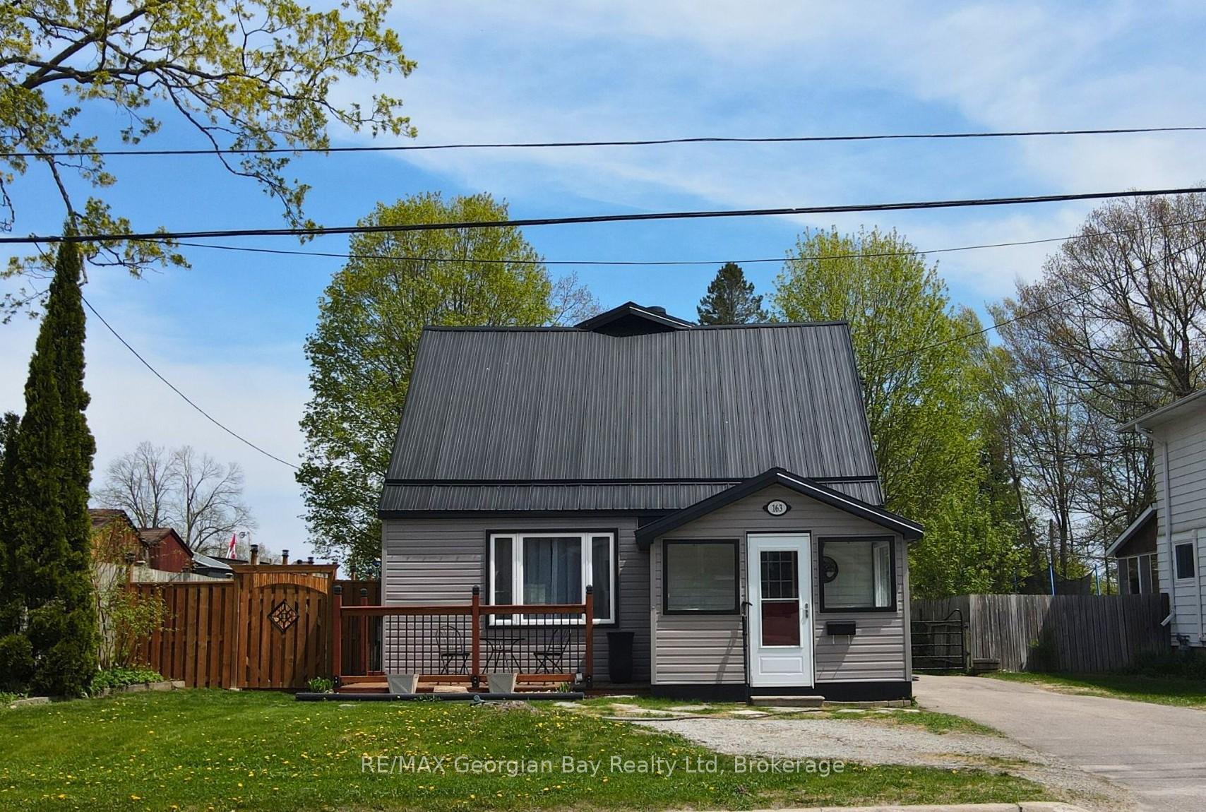 Photo 1 of 163 Eighth Street, Midland — HOMEH