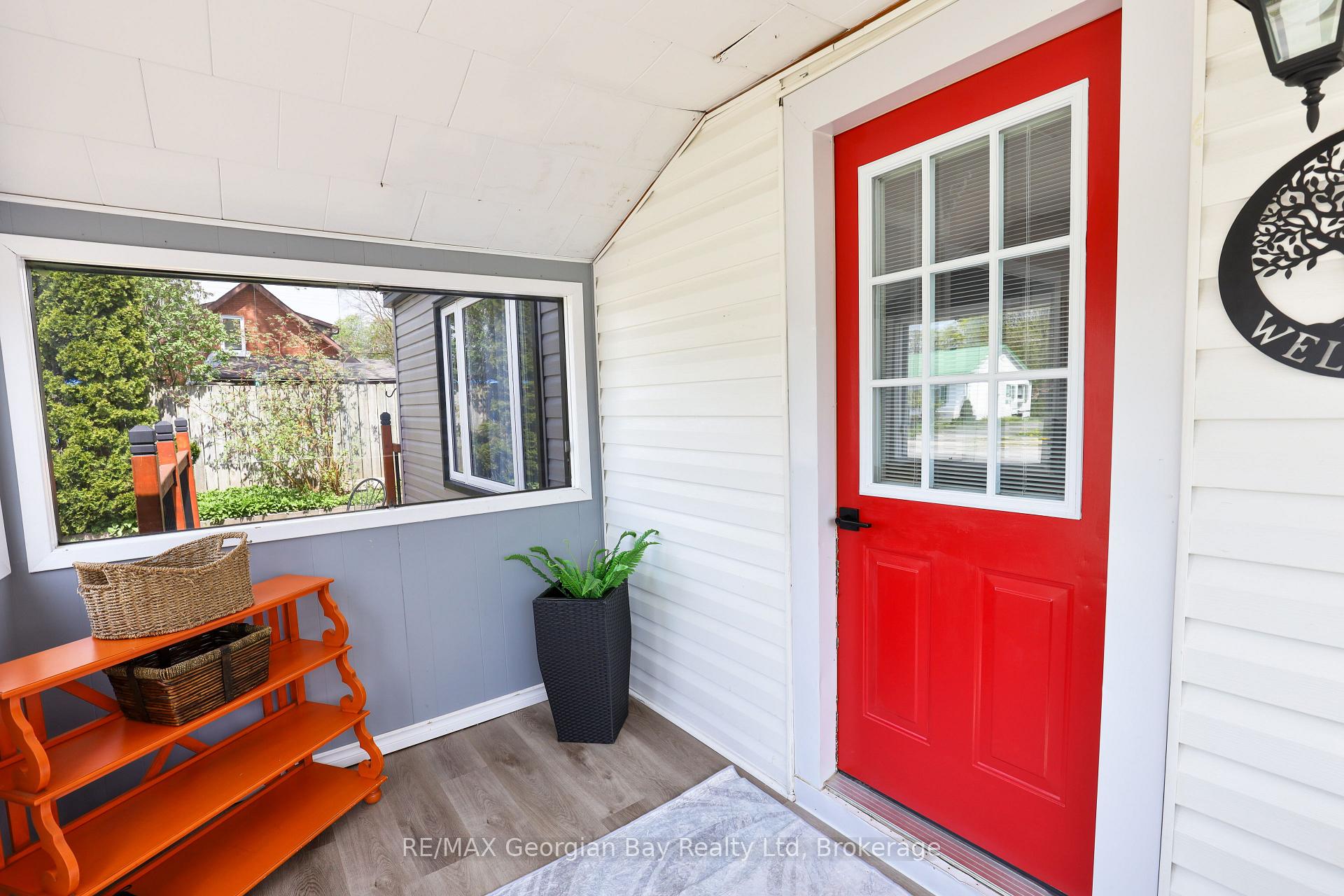 Photo 4 of 163 Eighth Street, Midland — HOMEH