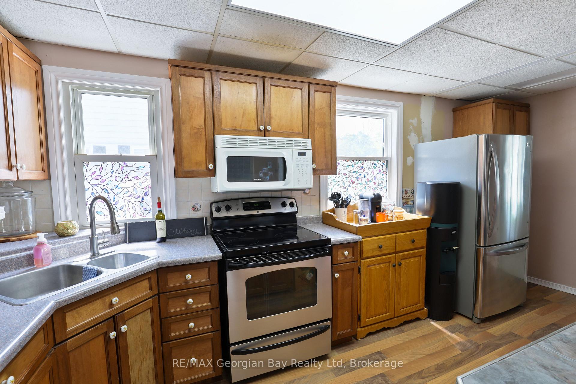 Photo 6 of 163 Eighth Street, Midland — HOMEH