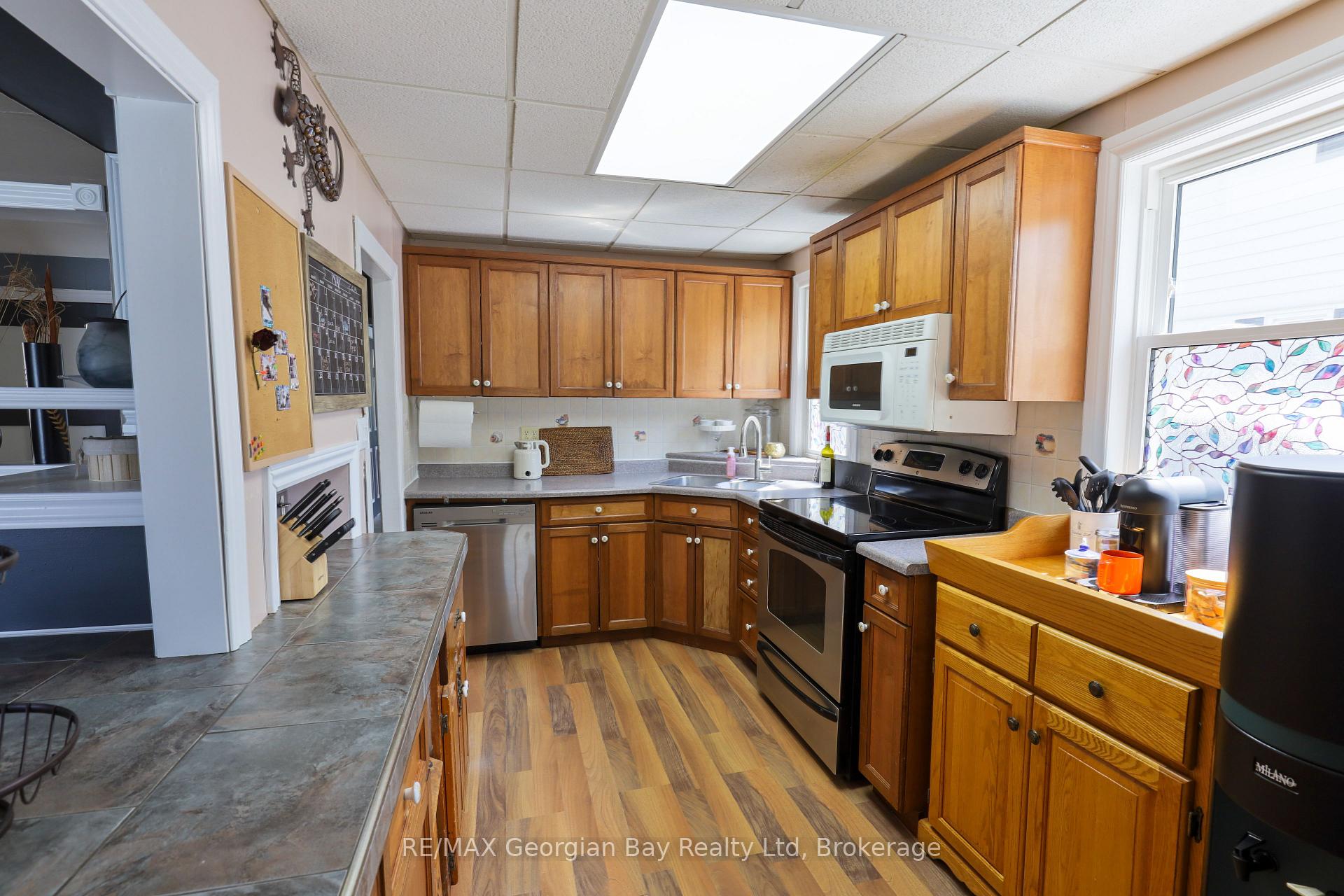 Photo 7 of 163 Eighth Street, Midland — HOMEH