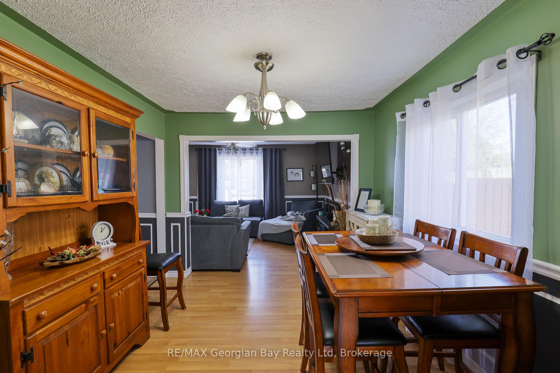Photo 10 of 163 Eighth Street, Midland — HOMEH