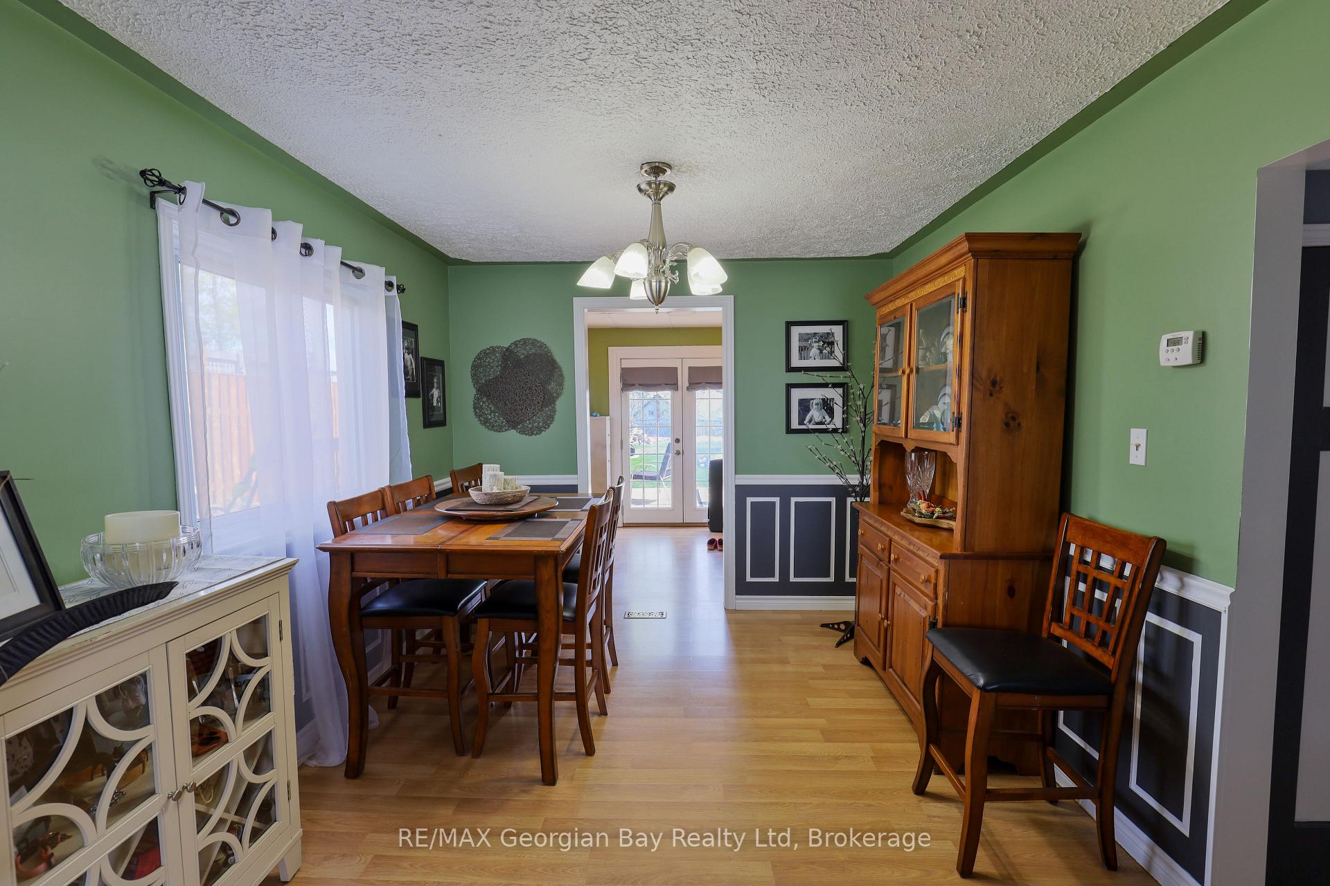 Photo 11 of 163 Eighth Street, Midland — HOMEH