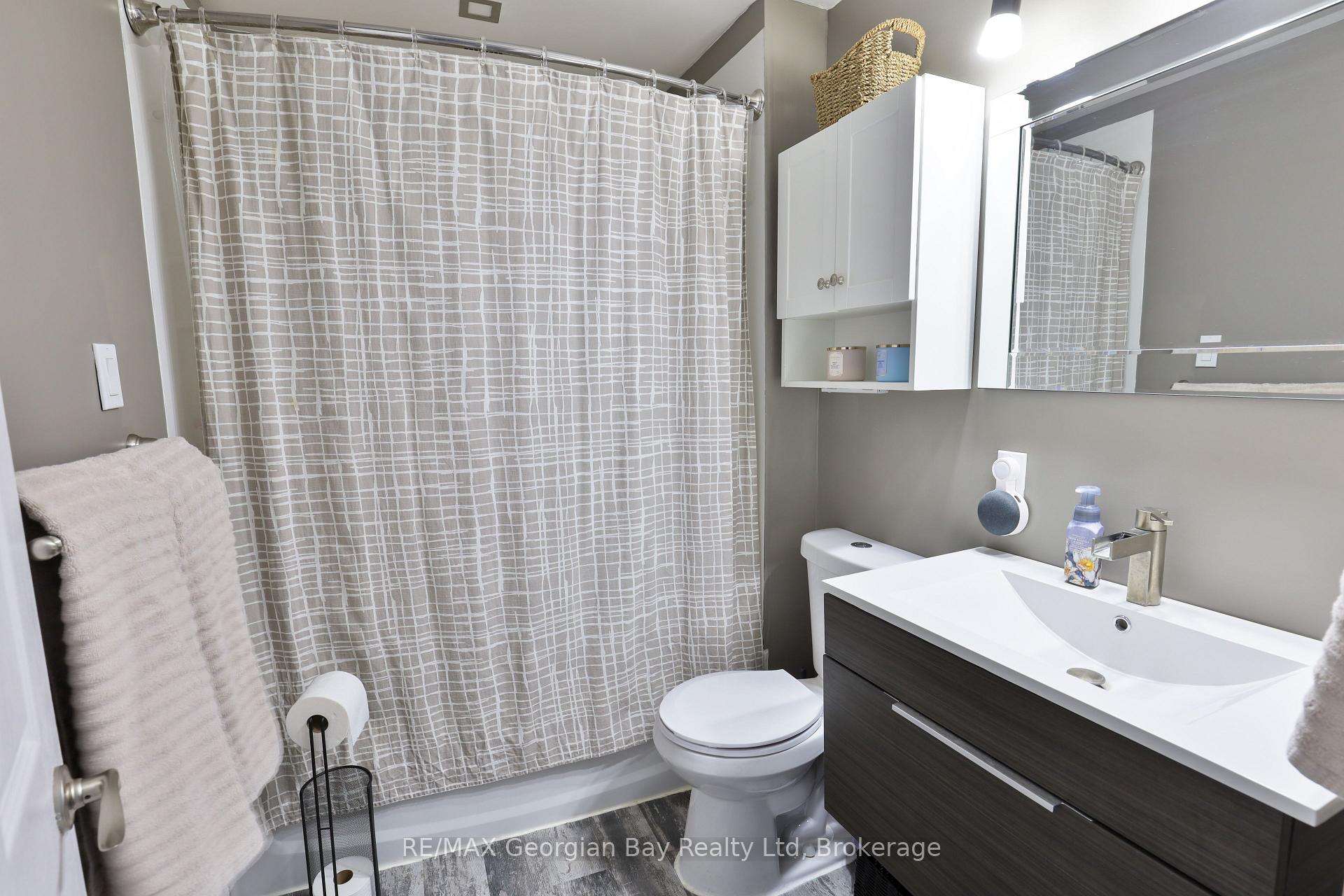 Photo 15 of 163 Eighth Street, Midland — HOMEH
