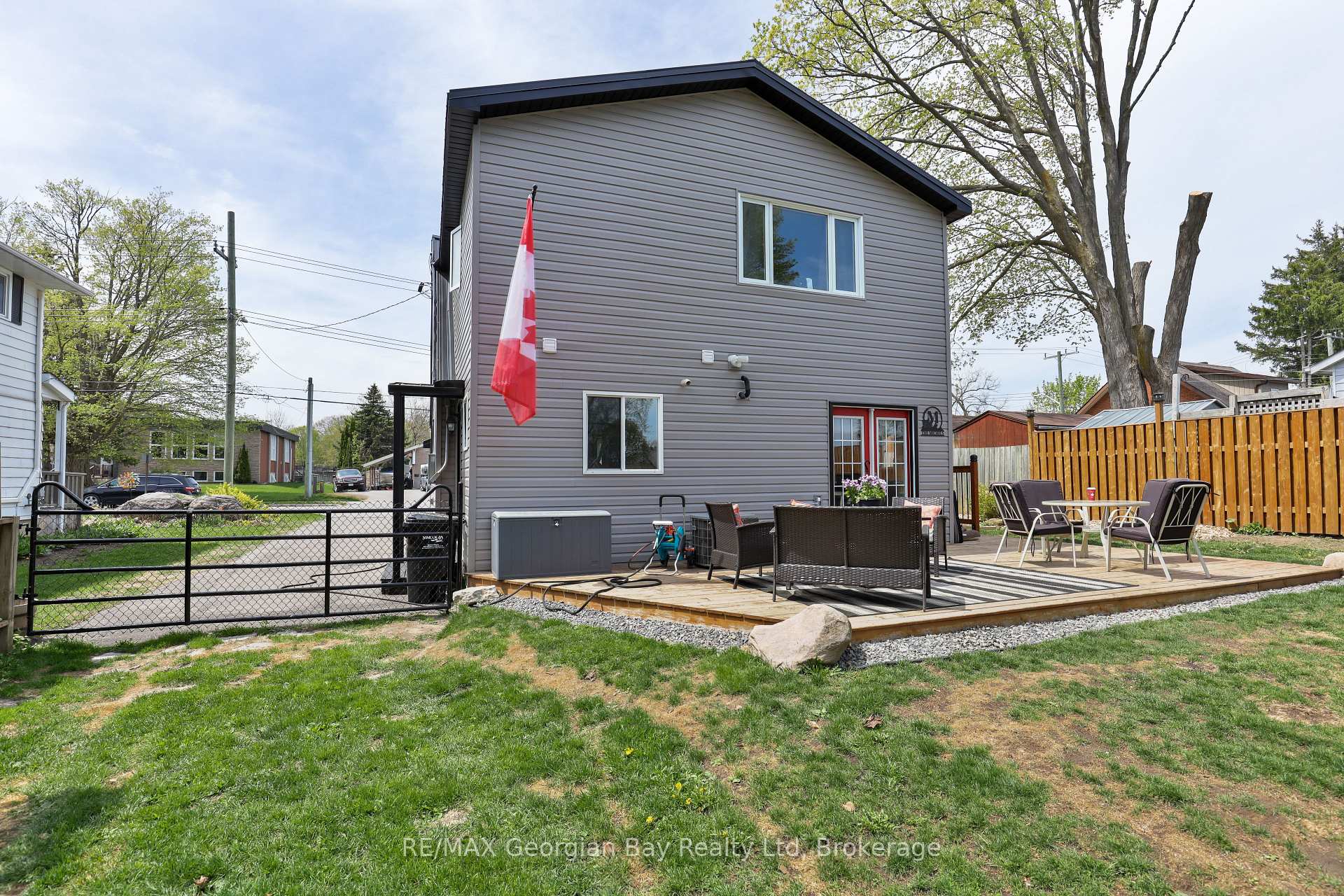 Photo 30 of 163 Eighth Street, Midland — HOMEH