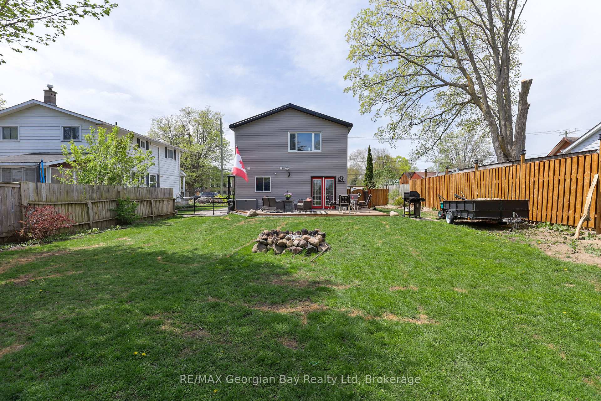 Photo 33 of 163 Eighth Street, Midland — HOMEH