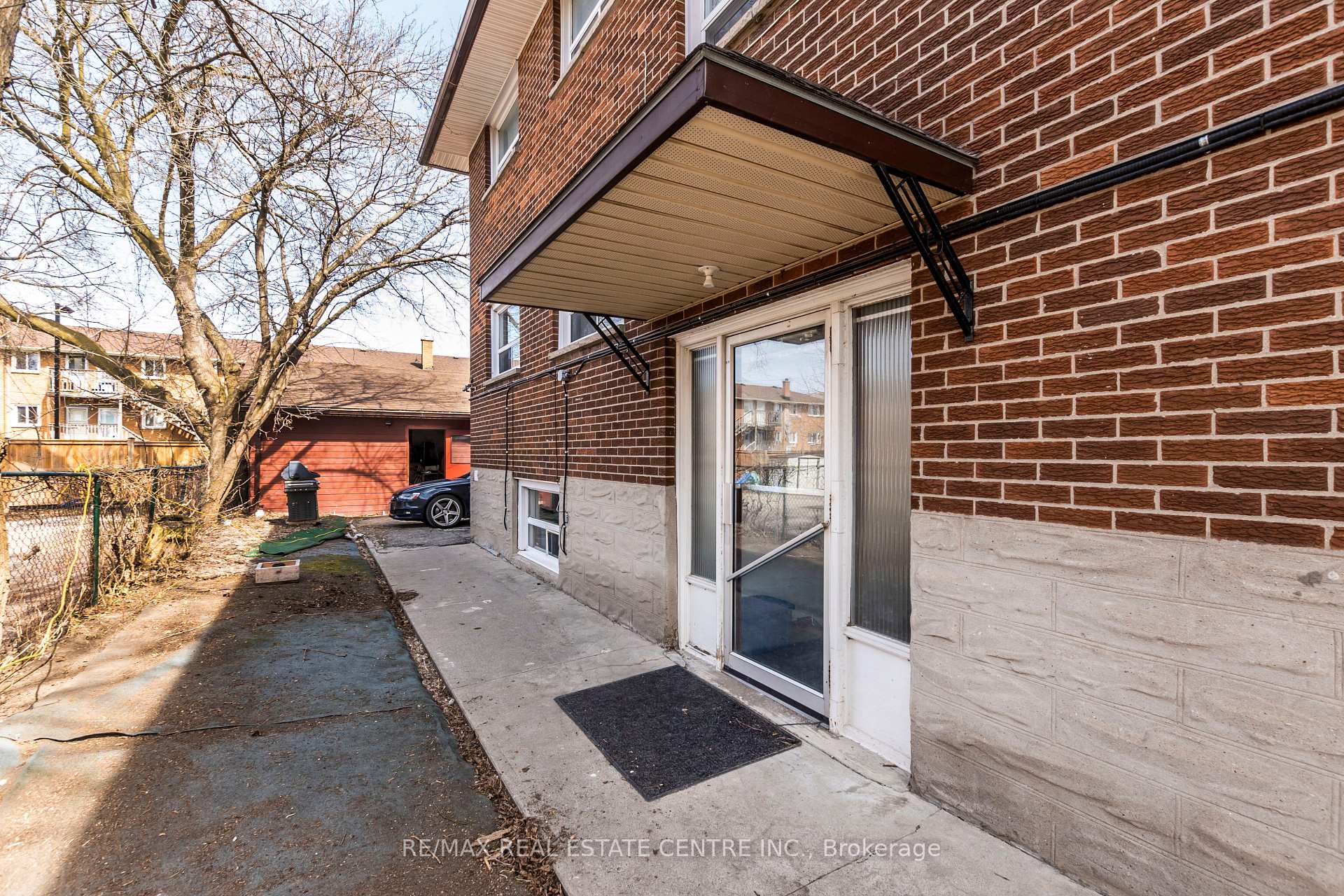 Photo 4 of 305 Lorne Avenue, Kitchener — HOMEH