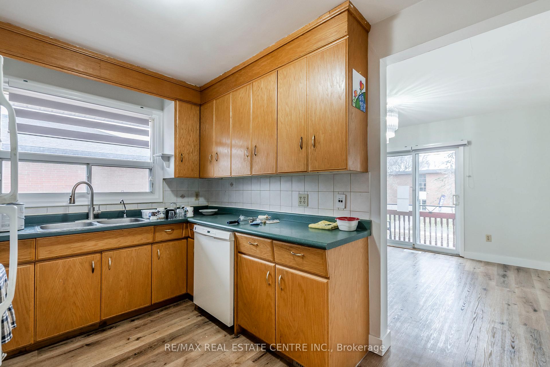 Photo 11 of 305 Lorne Avenue, Kitchener — HOMEH