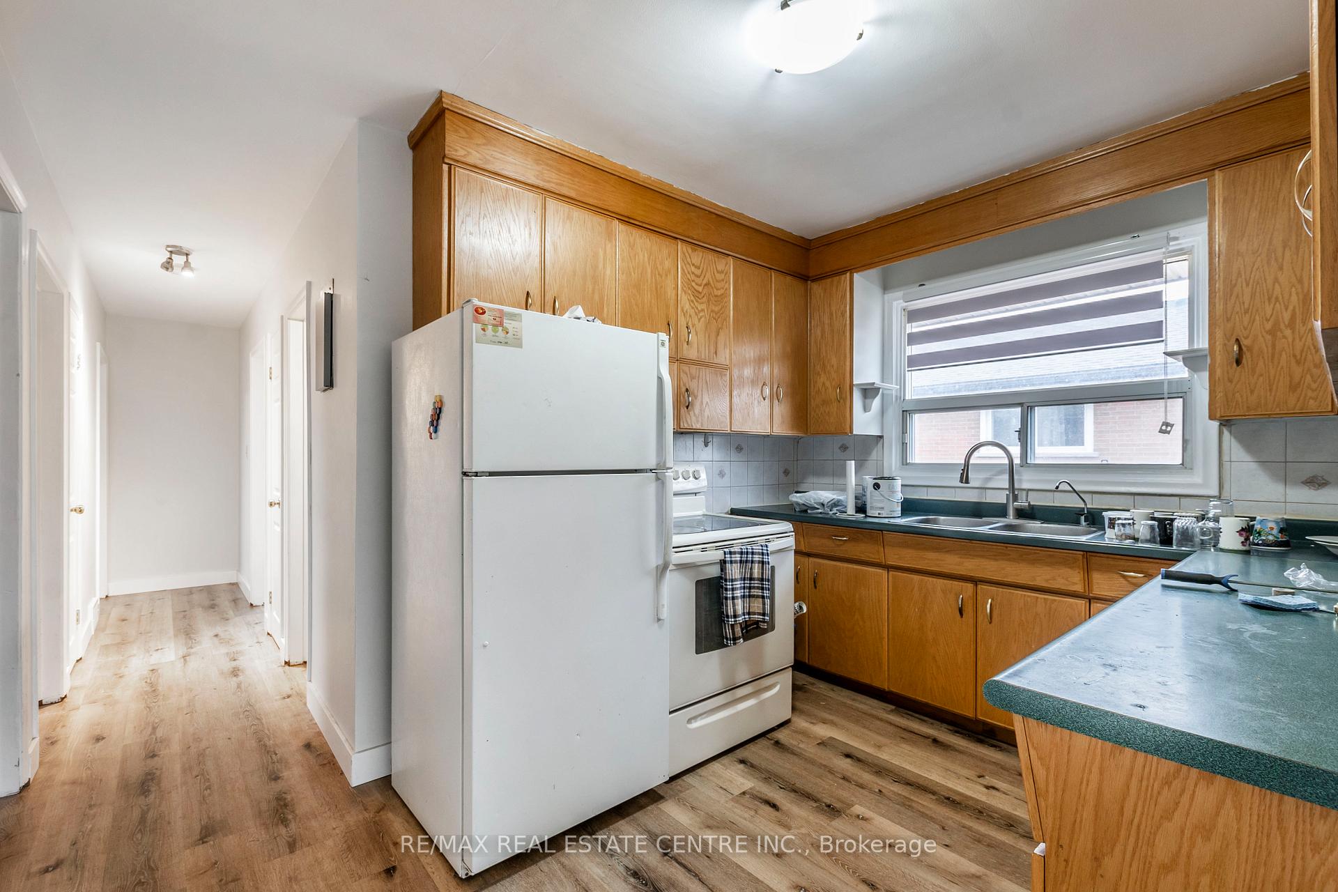 Photo 12 of 305 Lorne Avenue, Kitchener — HOMEH