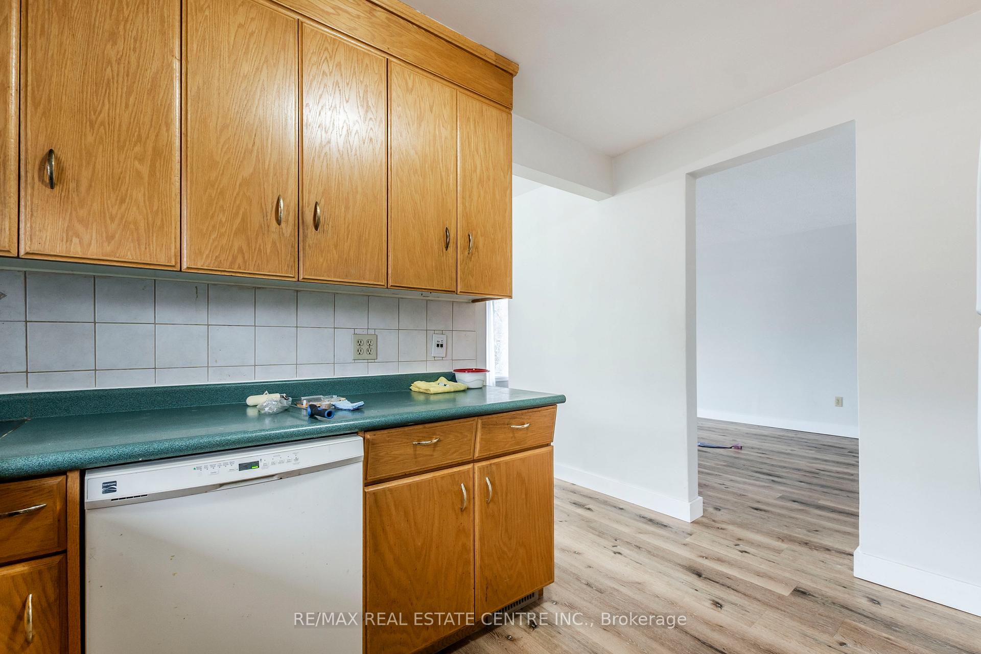 Photo 13 of 305 Lorne Avenue, Kitchener — HOMEH