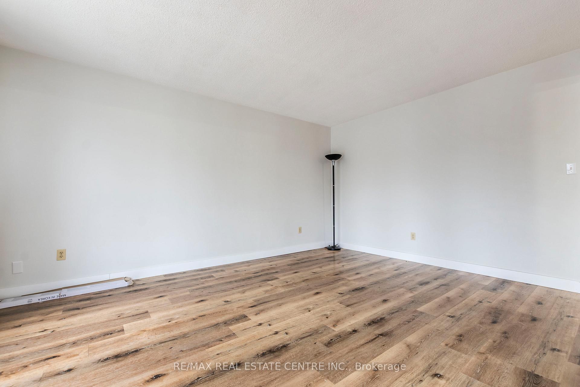 Photo 19 of 305 Lorne Avenue, Kitchener — HOMEH