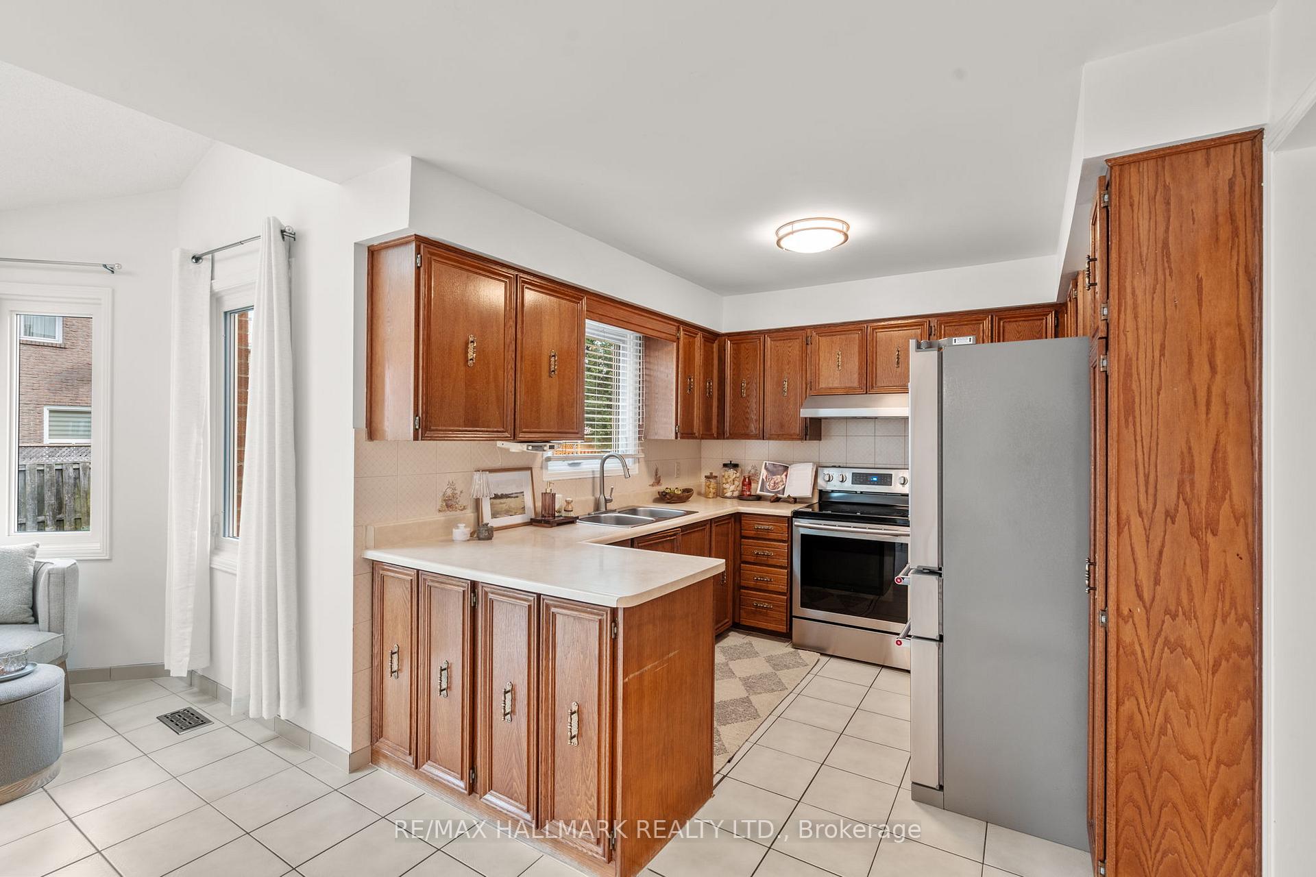Photo 10 of 69 Cairns Drive, Markham, Raymerville — HOMEH