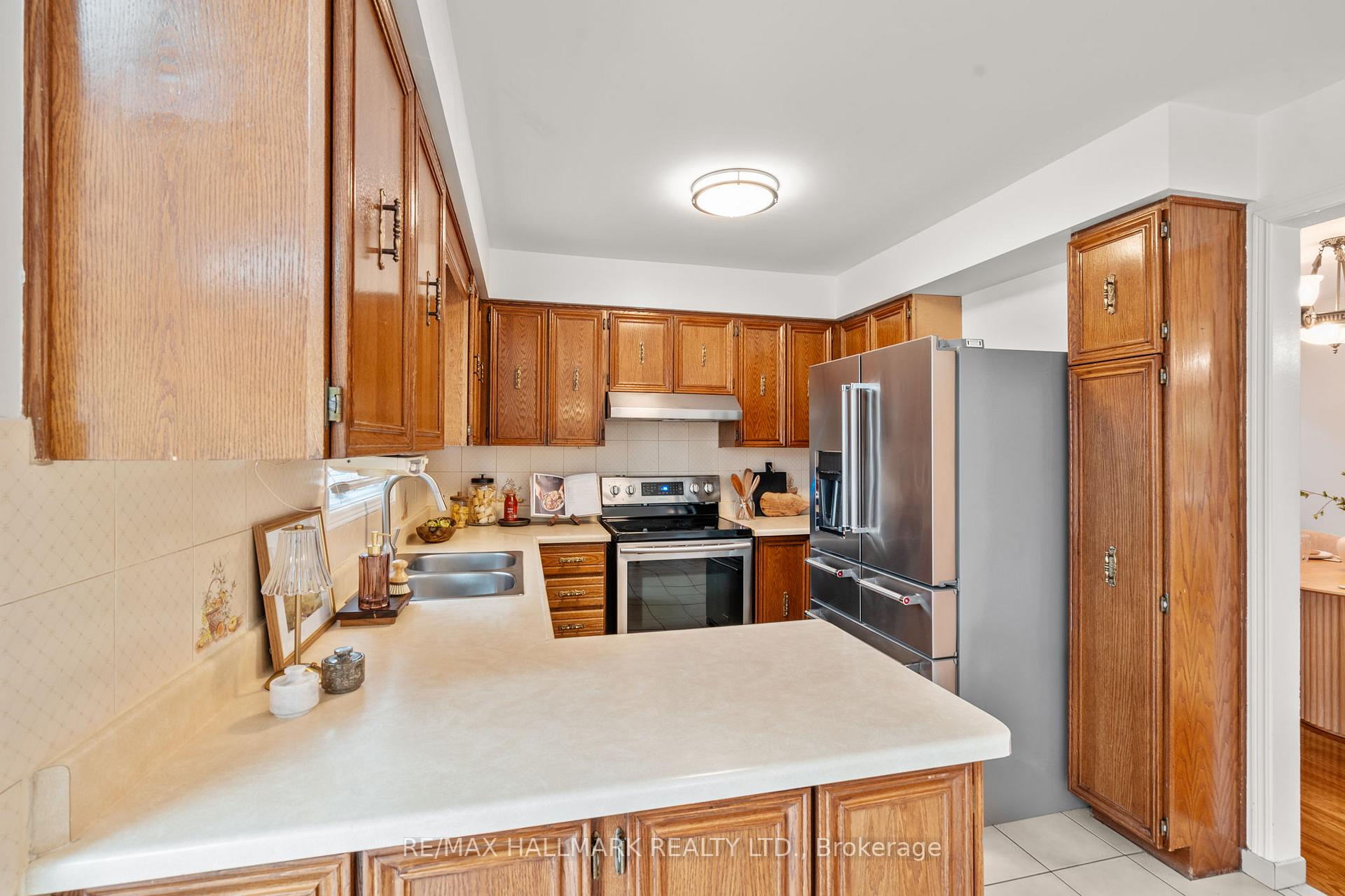 Photo 11 of 69 Cairns Drive, Markham, Raymerville — HOMEH
