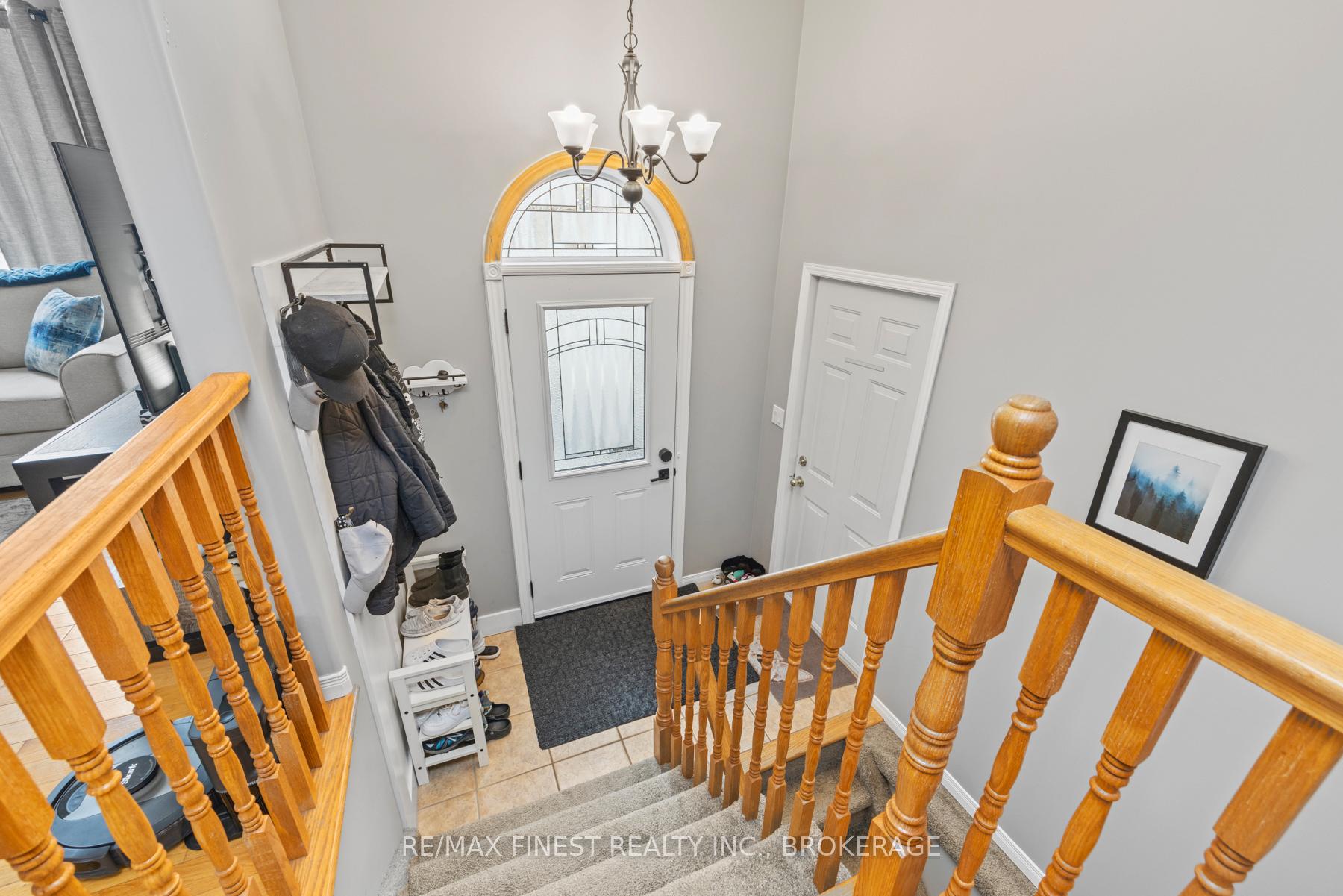 Photo 3 of 1001 Bluffwood Avenue, Kingston, Kingston East (Incl Barret Crt) — HOMEH