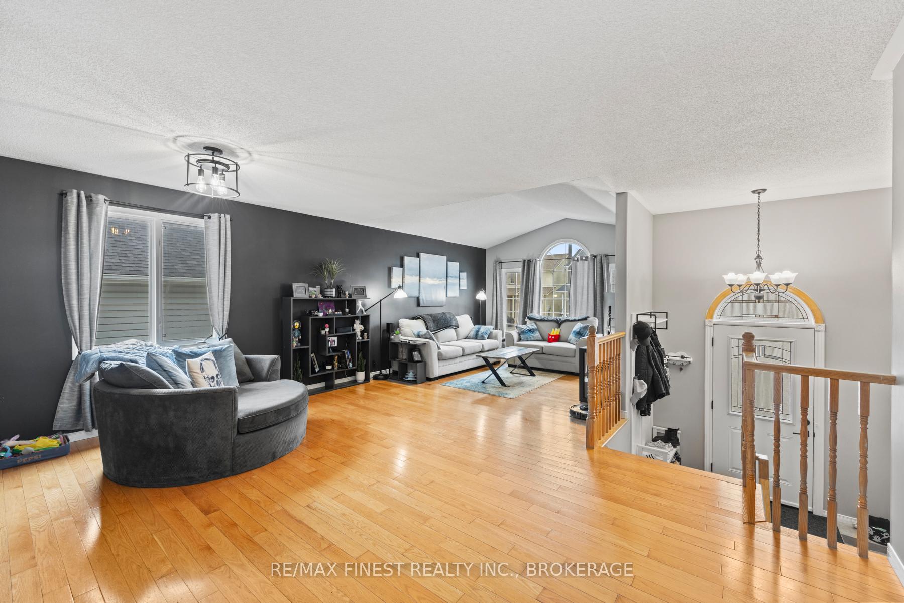 Photo 4 of 1001 Bluffwood Avenue, Kingston, Kingston East (Incl Barret Crt) — HOMEH